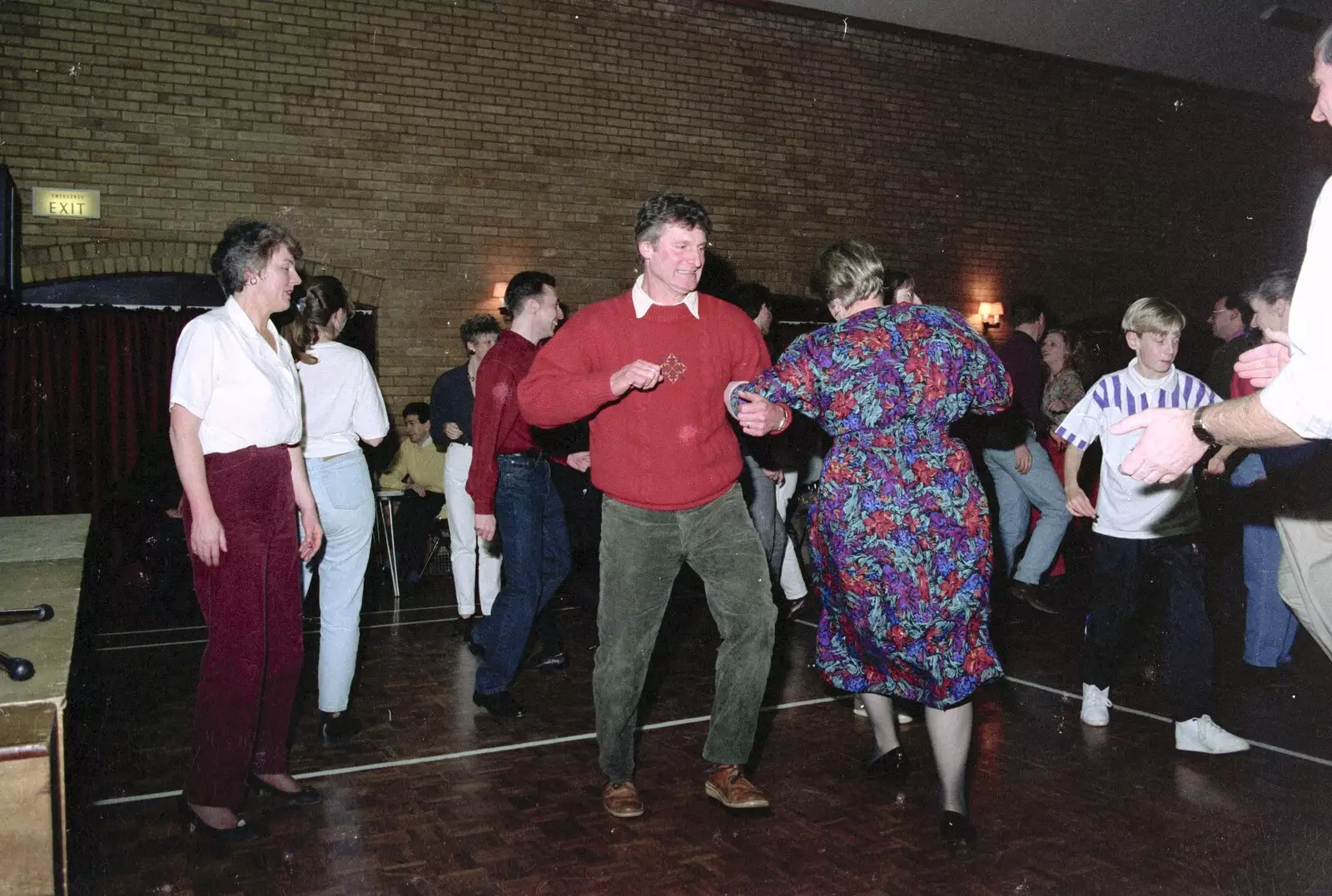 Geoff gives it some, from A Ceilidh and a Walk Across the Common, Stuston - 26th February 1992