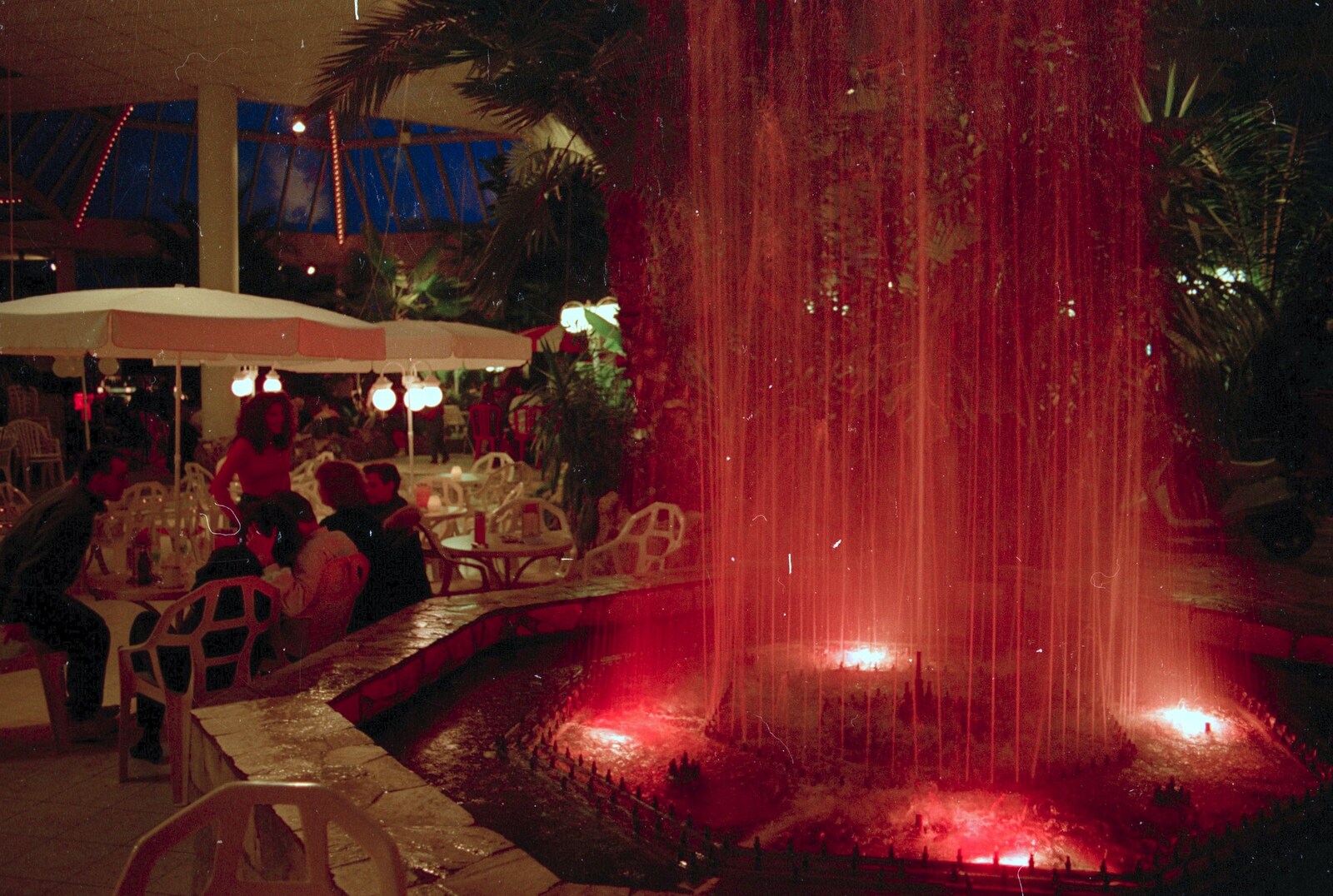 A Trip to Center Parcs, Eemhof, Netherlands - 24th March 1992: Red light fountain