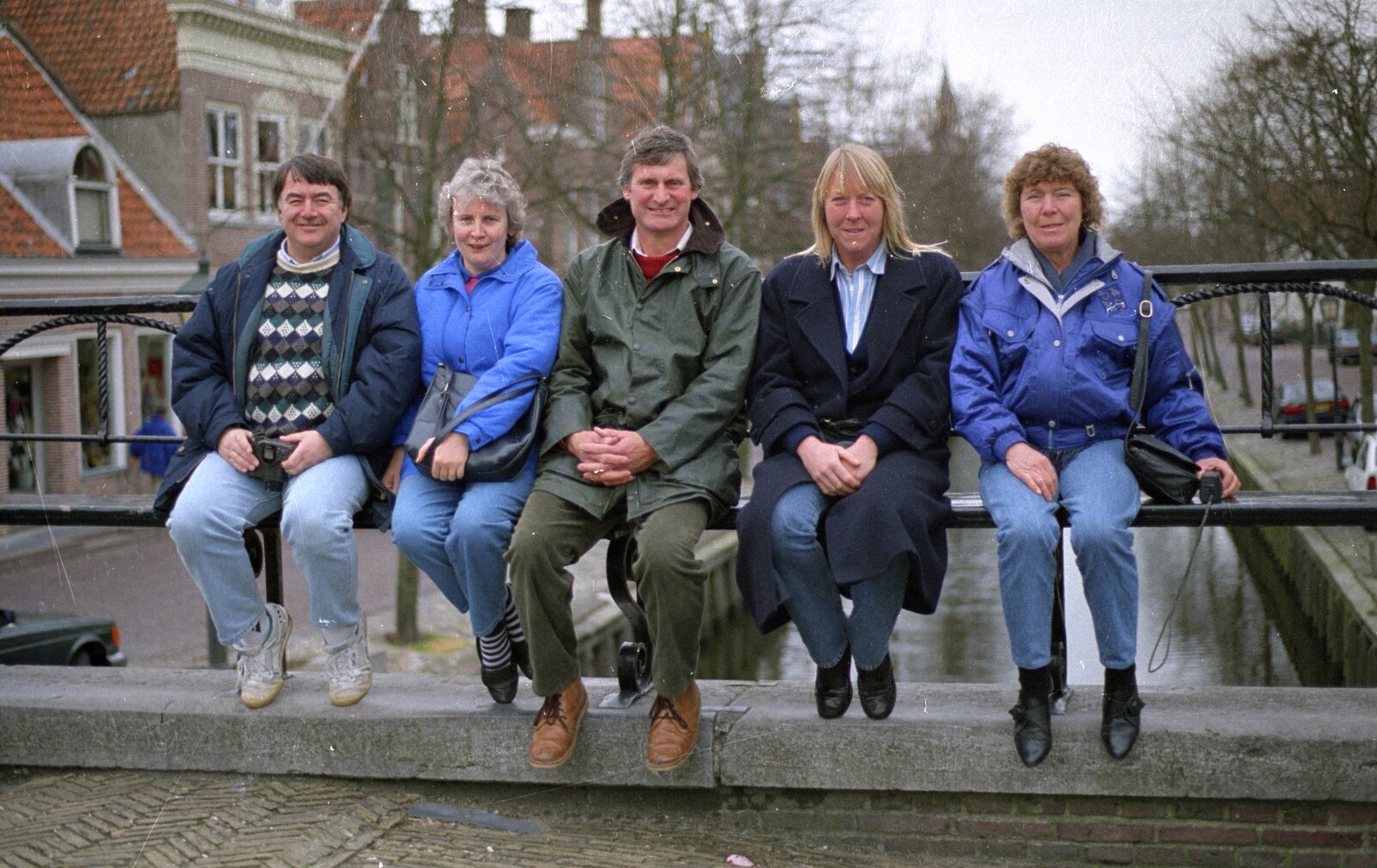 Out and About in Amsterdam, Hoorne, Vollendam and Edam, The Netherlands - 26th March 1992: The gang on a bridge