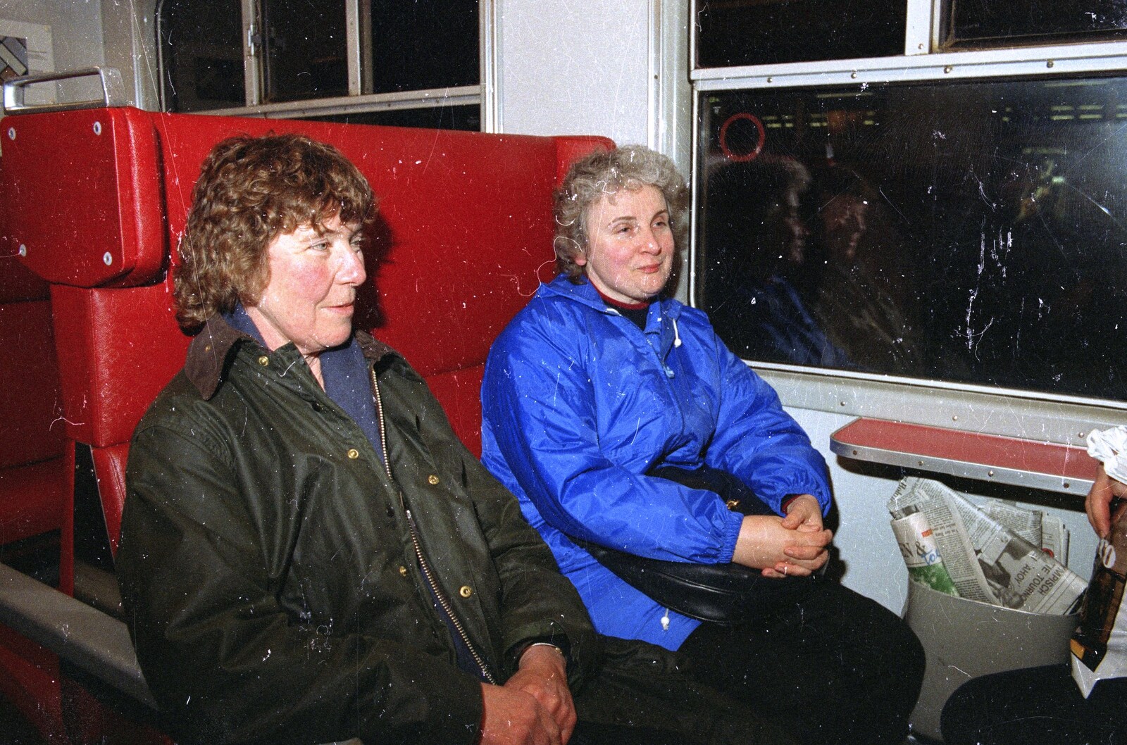 Out and About in Amsterdam, Hoorne, Vollendam and Edam, The Netherlands - 26th March 1992: Brenda and Linda on a train back to Diemen from Amsterdam