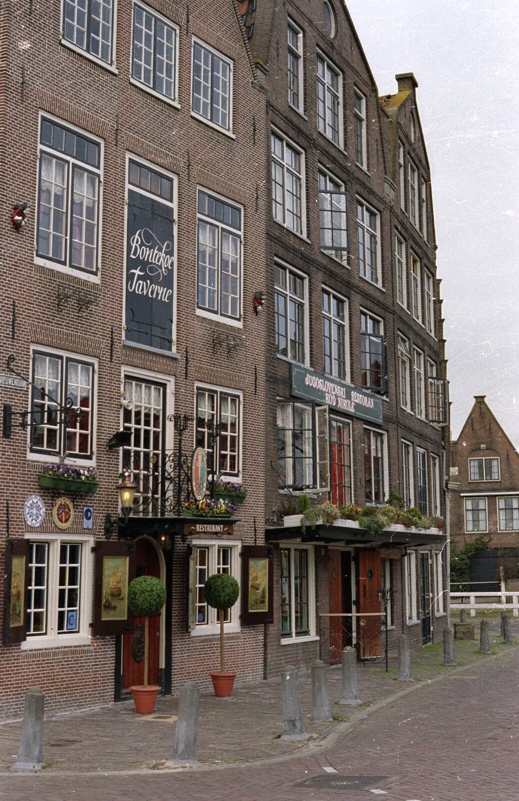 Out and About in Amsterdam, Hoorne, Vollendam and Edam, The Netherlands - 26th March 1992: The Bontekoe Tavernein, Hoorne