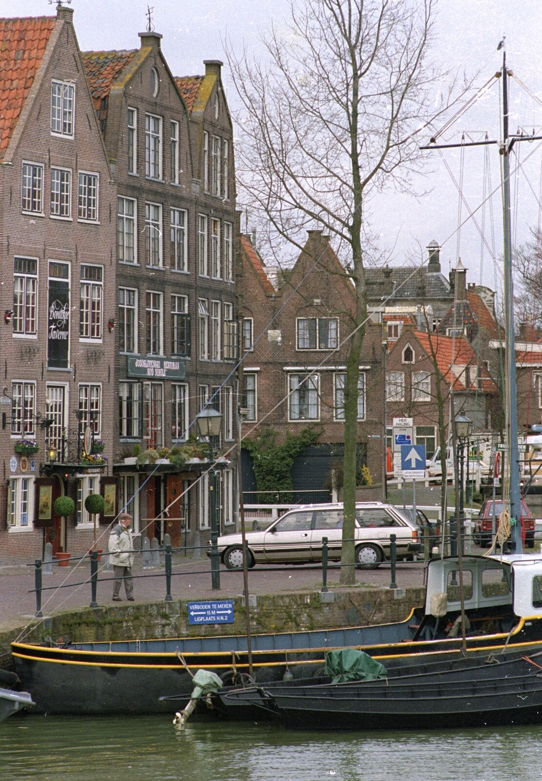 Out and About in Amsterdam, Hoorne, Vollendam and Edam, The Netherlands - 26th March 1992: At the river