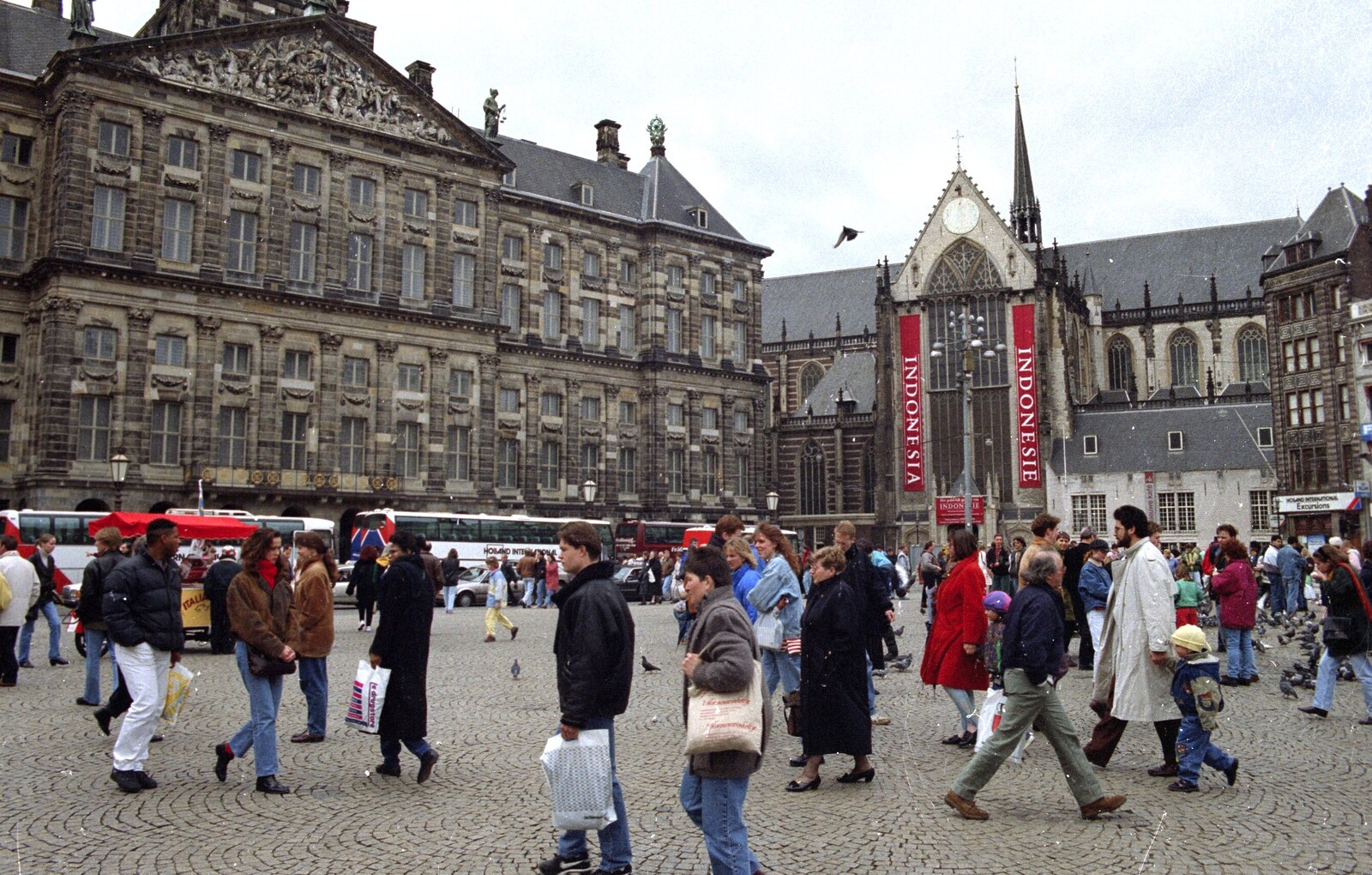 Out and About in Amsterdam, Hoorne, Vollendam and Edam, The Netherlands - 26th March 1992: Some main square