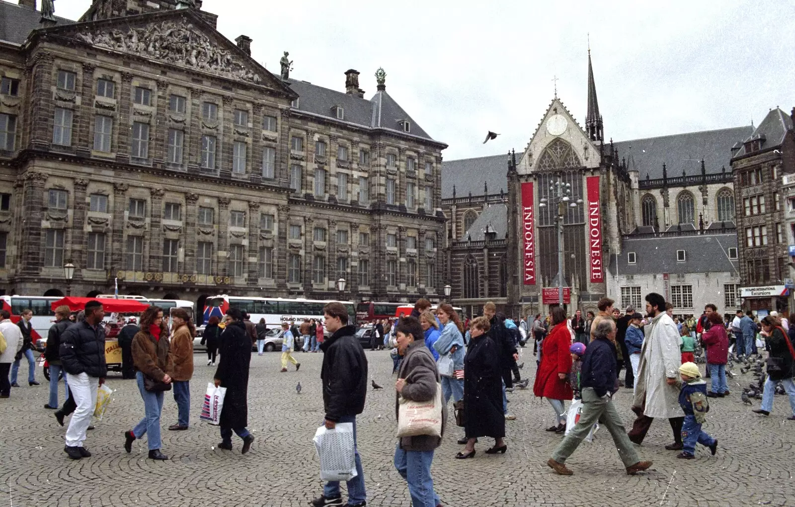 Some main square, from Out and About in Amsterdam, Hoorne, Vollendam and Edam, The Netherlands - 26th March 1992