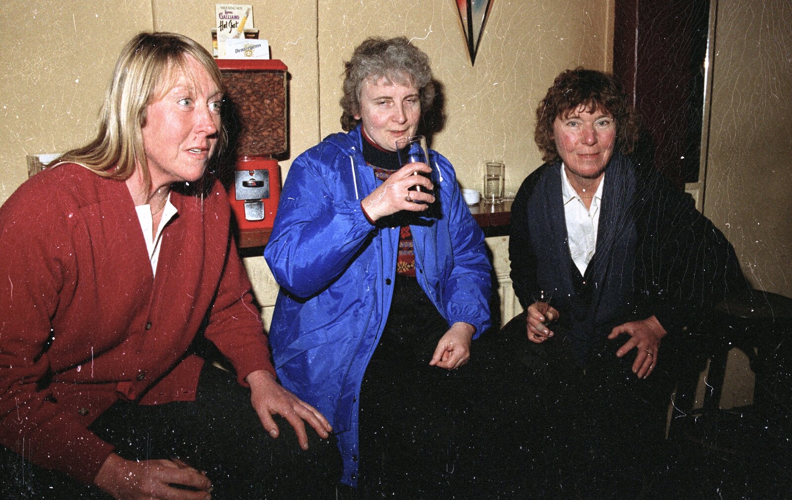 Out and About in Amsterdam, Hoorne, Vollendam and Edam, The Netherlands - 26th March 1992: Sue looks freaked out in a bar