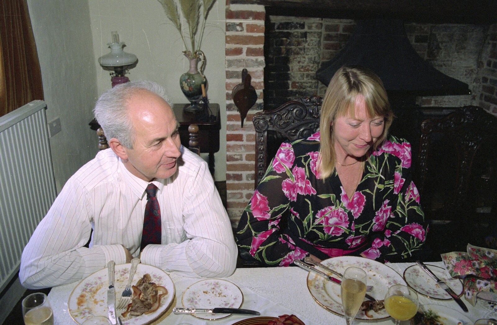 Some dude and 'Mad' Sue from Dinner Round Geoff and Brenda's, and Hamish Visits, Stuston, Suffolk - 6th April 1992