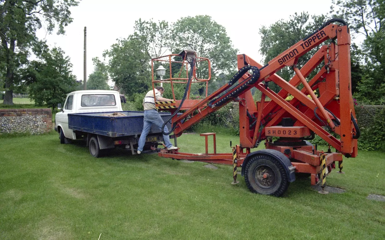 The cherry picker is detached from the Transit, from The Election Caravan and a View from a Cherry Picker, Stuston, Suffolk - 9th April 1992