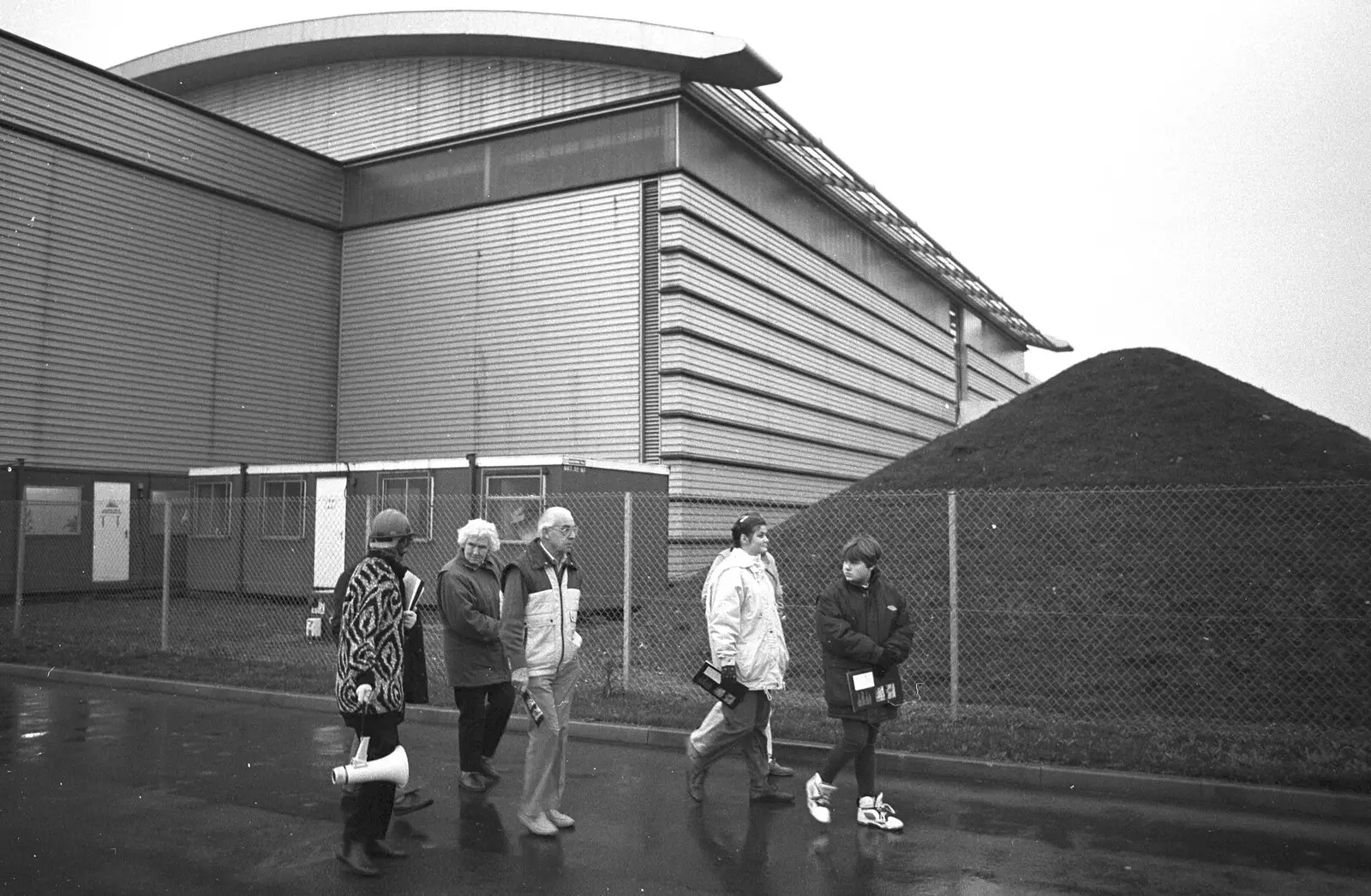 Walking back to the car park, from The World's First "Chicken Shit" Power Station, Brome, Eye, Suffolk - 11th July 1992