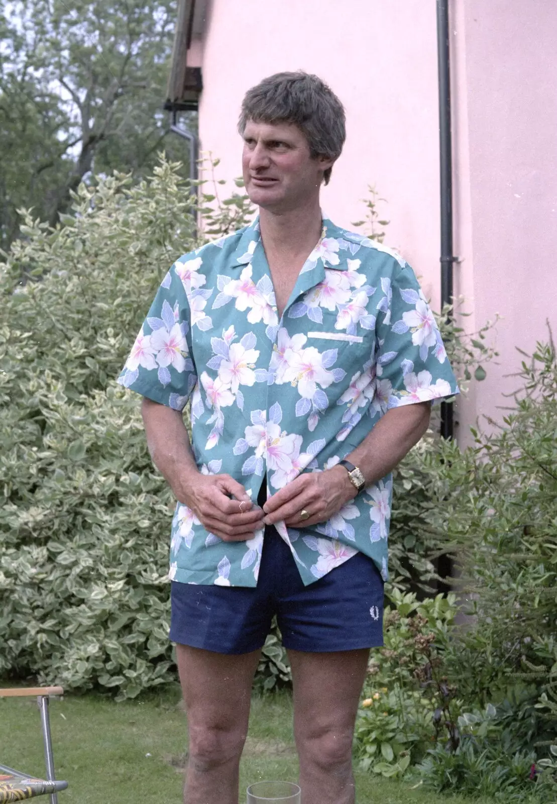 Geoff mills around in a loud shirt, from Another Trip to Plymouth and Harbertonford, Devon - 16th August 1992