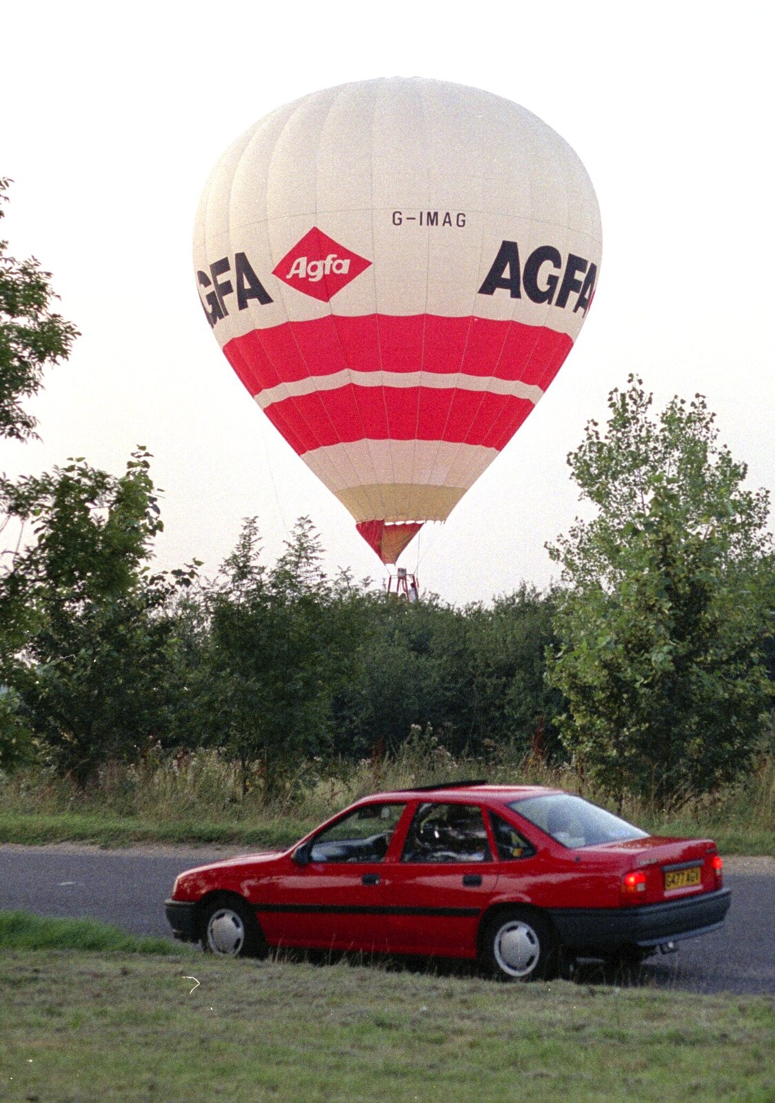 The Eye Show and a Trip to Halifax, Suffolk and South Yorkshire - 28th August 1992: The balloon is nearly in the hedge