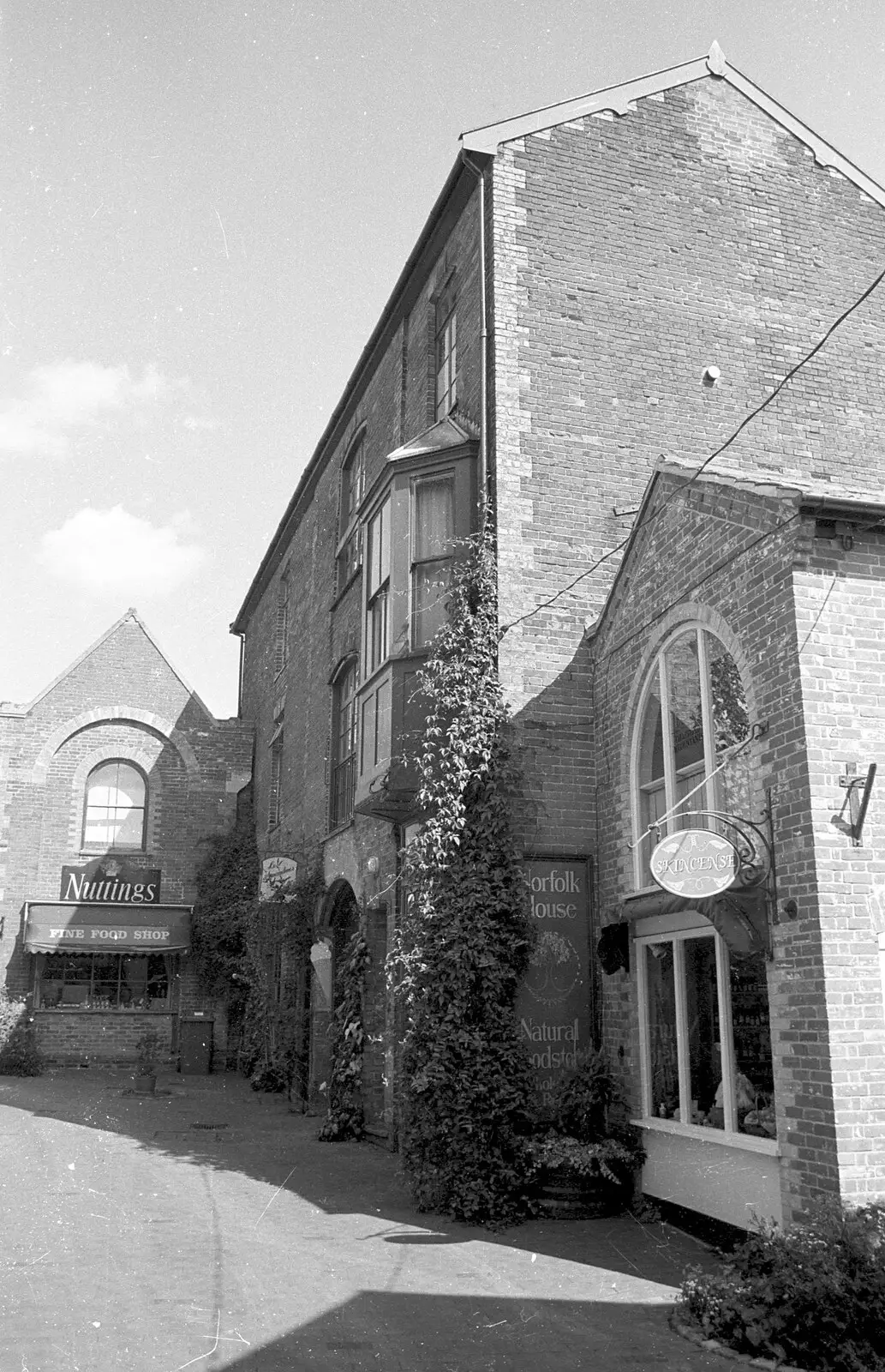 Norfolk House Yard, Diss, from A Black and White Life in Concrete, Stuston, Suffolk - 3rd September 1992