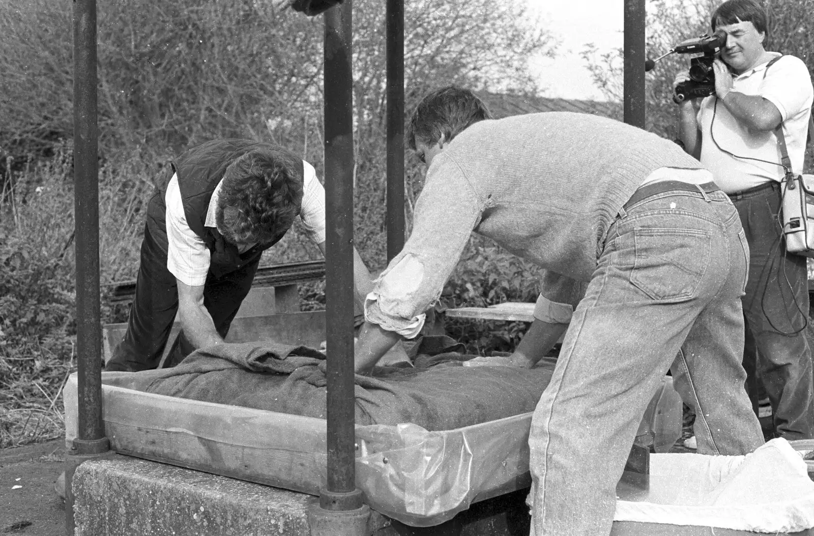 Badger and Geoff fold over the first cheese, from Cider Making in Black and White, Stuston, Suffolk - 11th October 1992