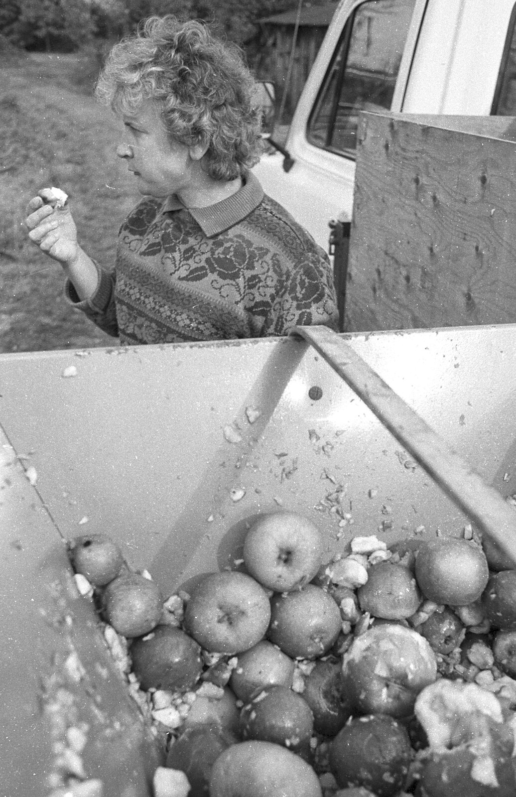 Linda tests the source material from Cider Making in Black and White, Stuston, Suffolk - 11th October 1992