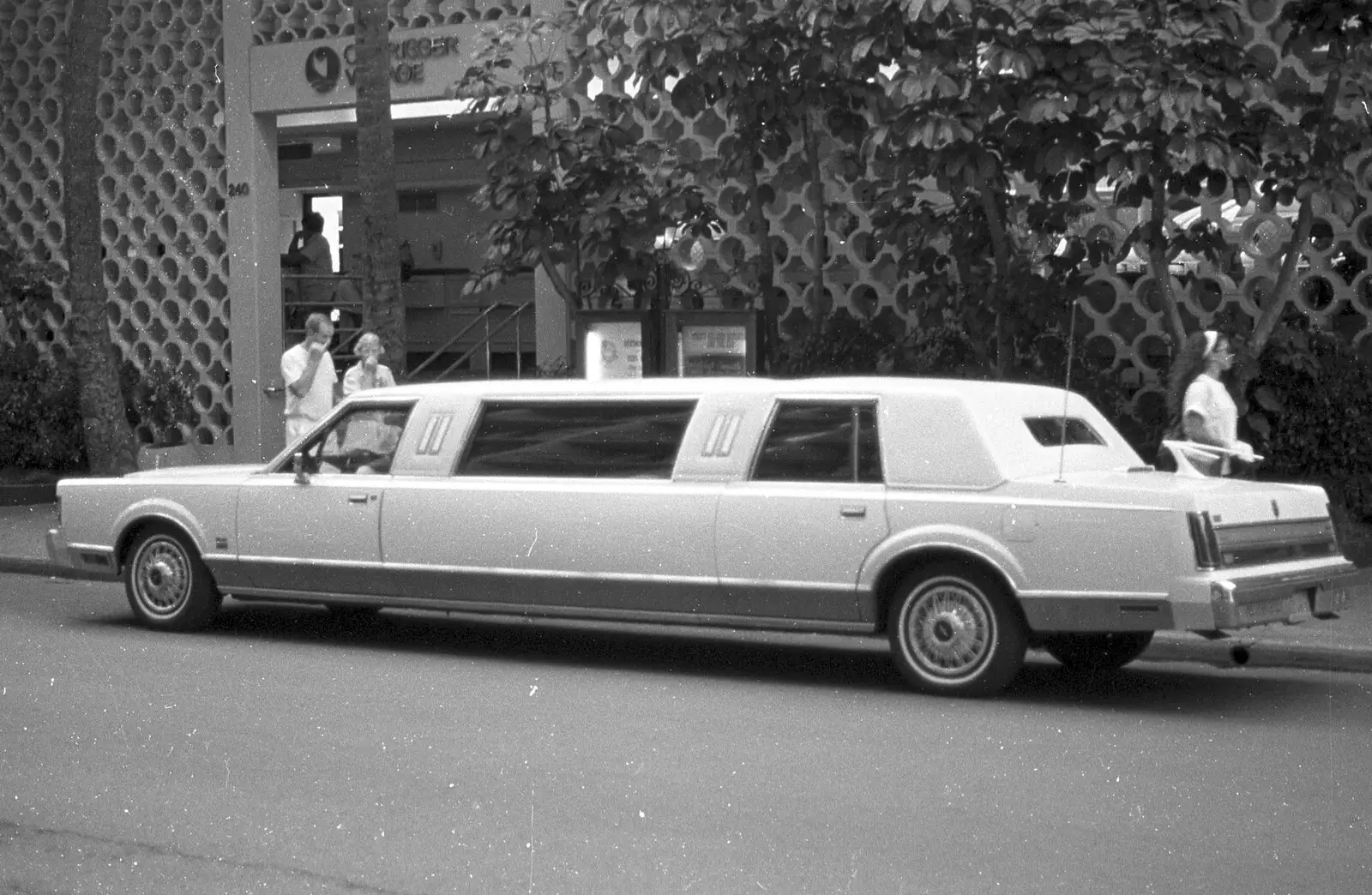 A stretch limo in Honolulu, from A 747 Cockpit, Honolulu and Pearl Harbor, O'ahu, Hawai'i, United States - 20th November 1992