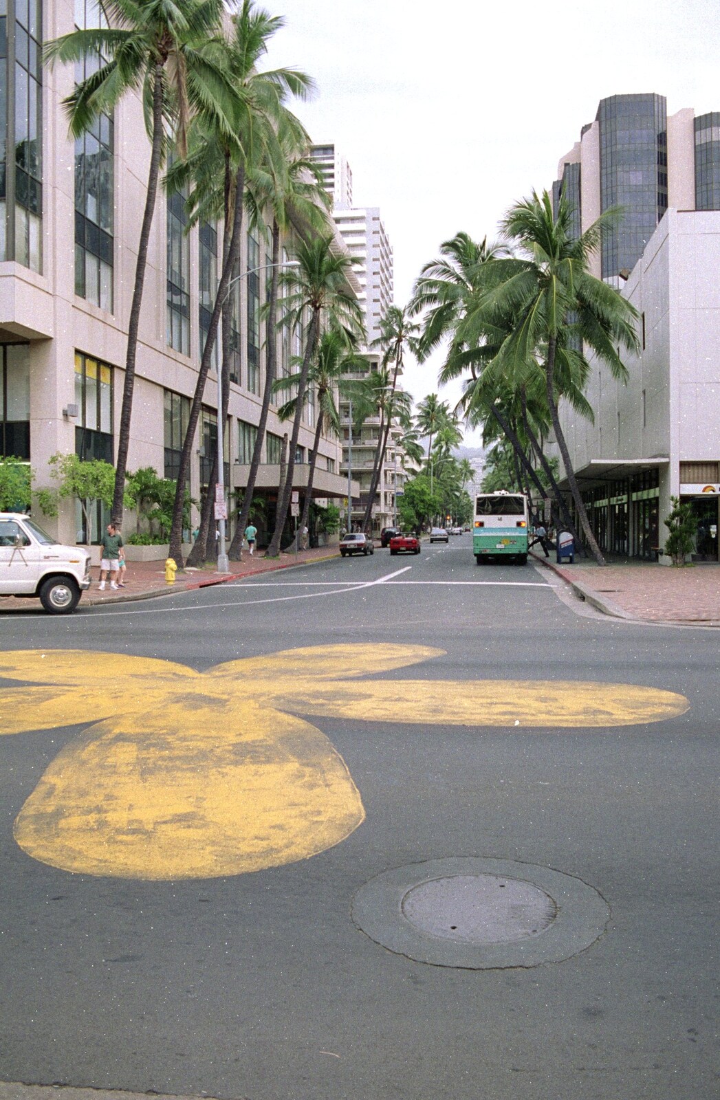 Some kind of curious intersection marking from A 747 Cockpit, Honolulu and Pearl Harbor, O'ahu, Hawai'i, United States - 20th November 1992