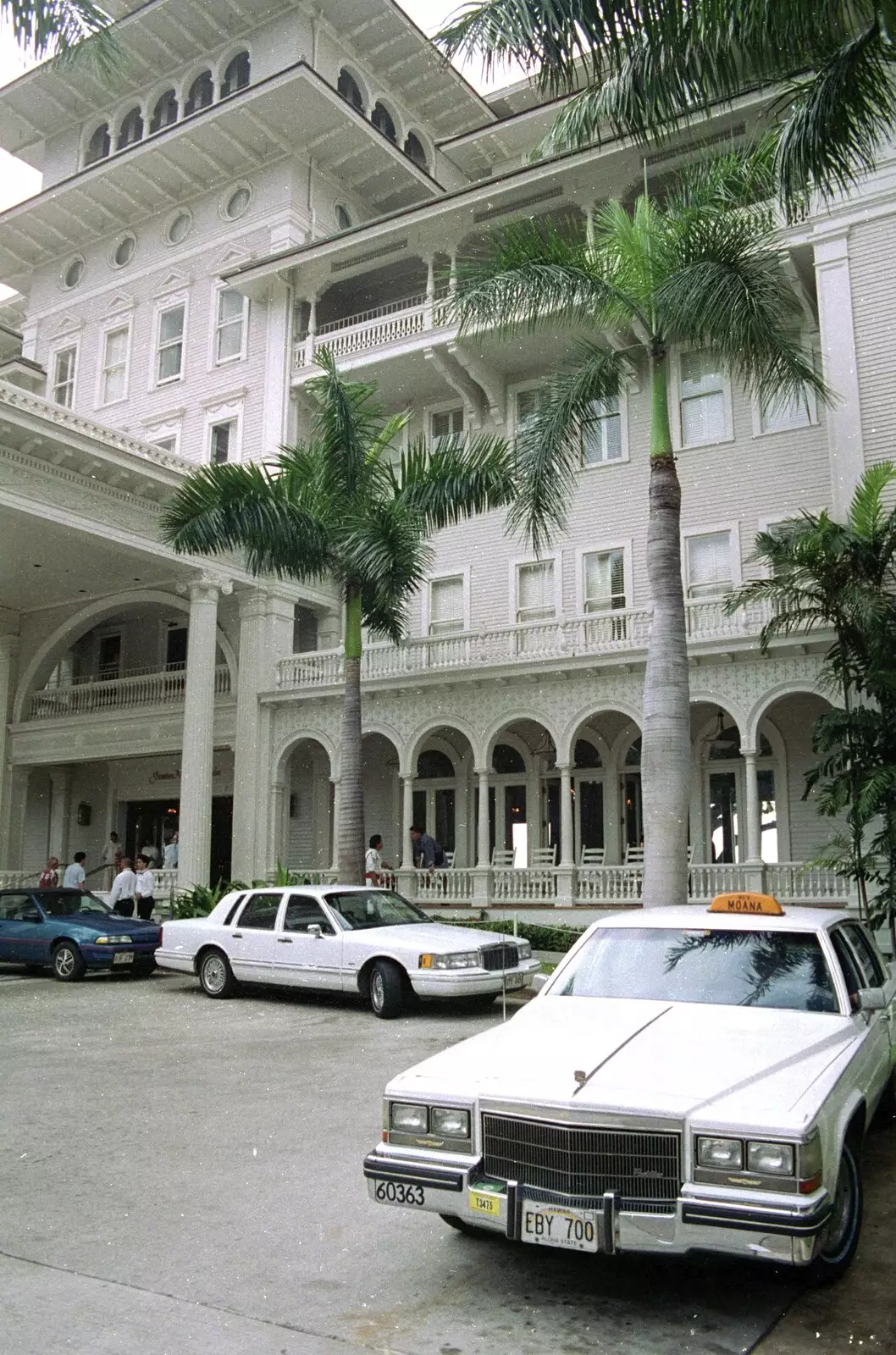 Big Cadillac taxis at a posh hotel in Honolulu, from A 747 Cockpit, Honolulu and Pearl Harbor, O'ahu, Hawai'i, United States - 20th November 1992