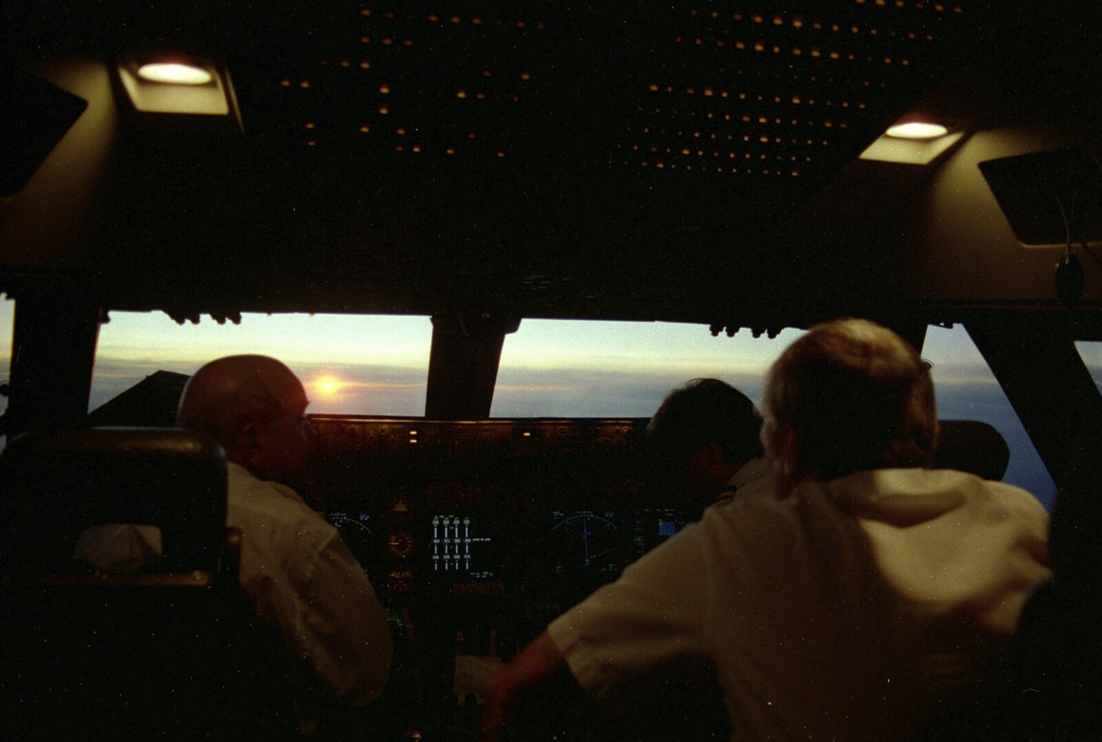 The sun rises briefly as we chase the terminator from A 747 Cockpit, Honolulu and Pearl Harbor, O'ahu, Hawai'i, United States - 20th November 1992