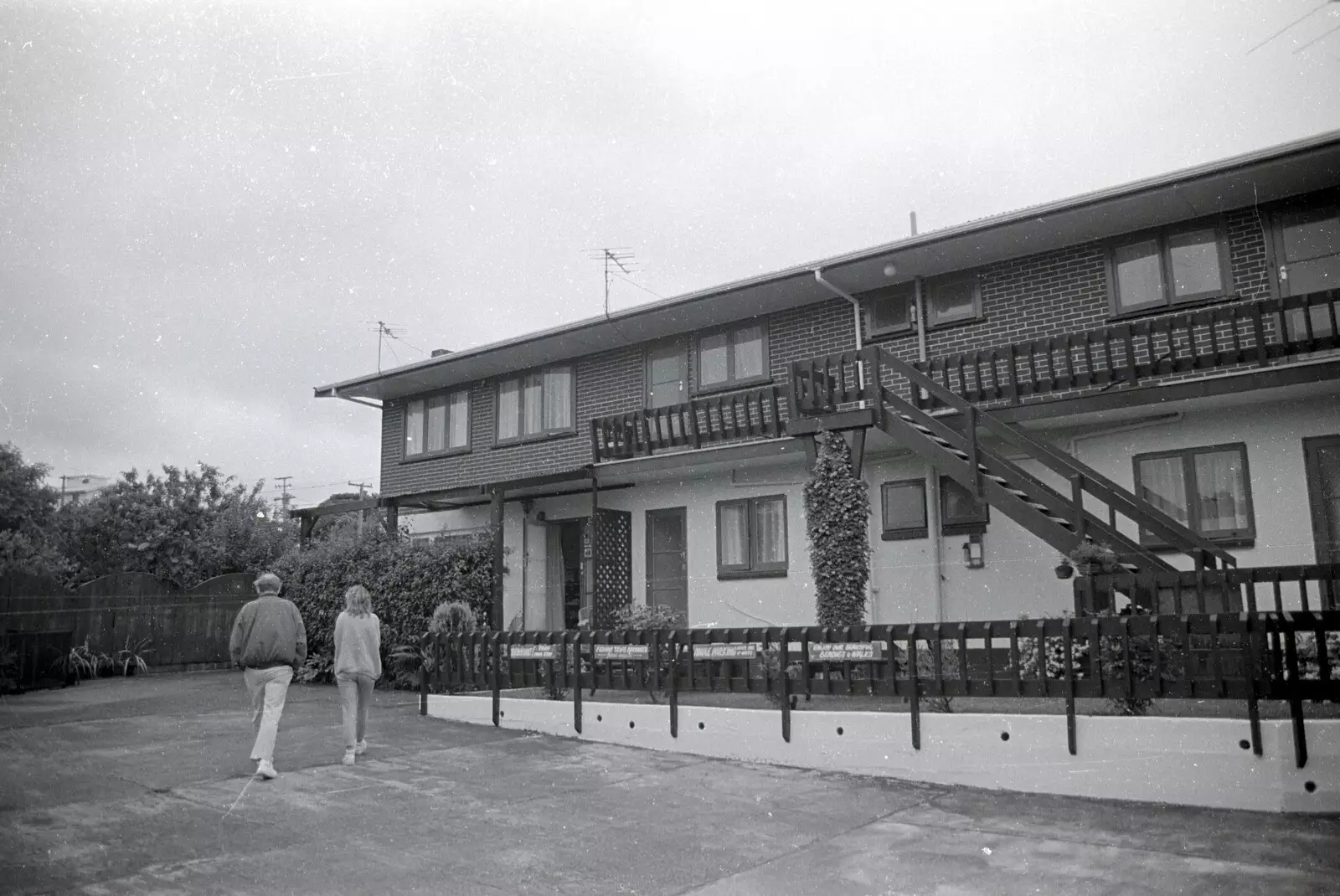 The Old Chap and Suzanne walk over to the Motel, from Ferry Landing, Whitianga, New Zealand - 23rd November 1992