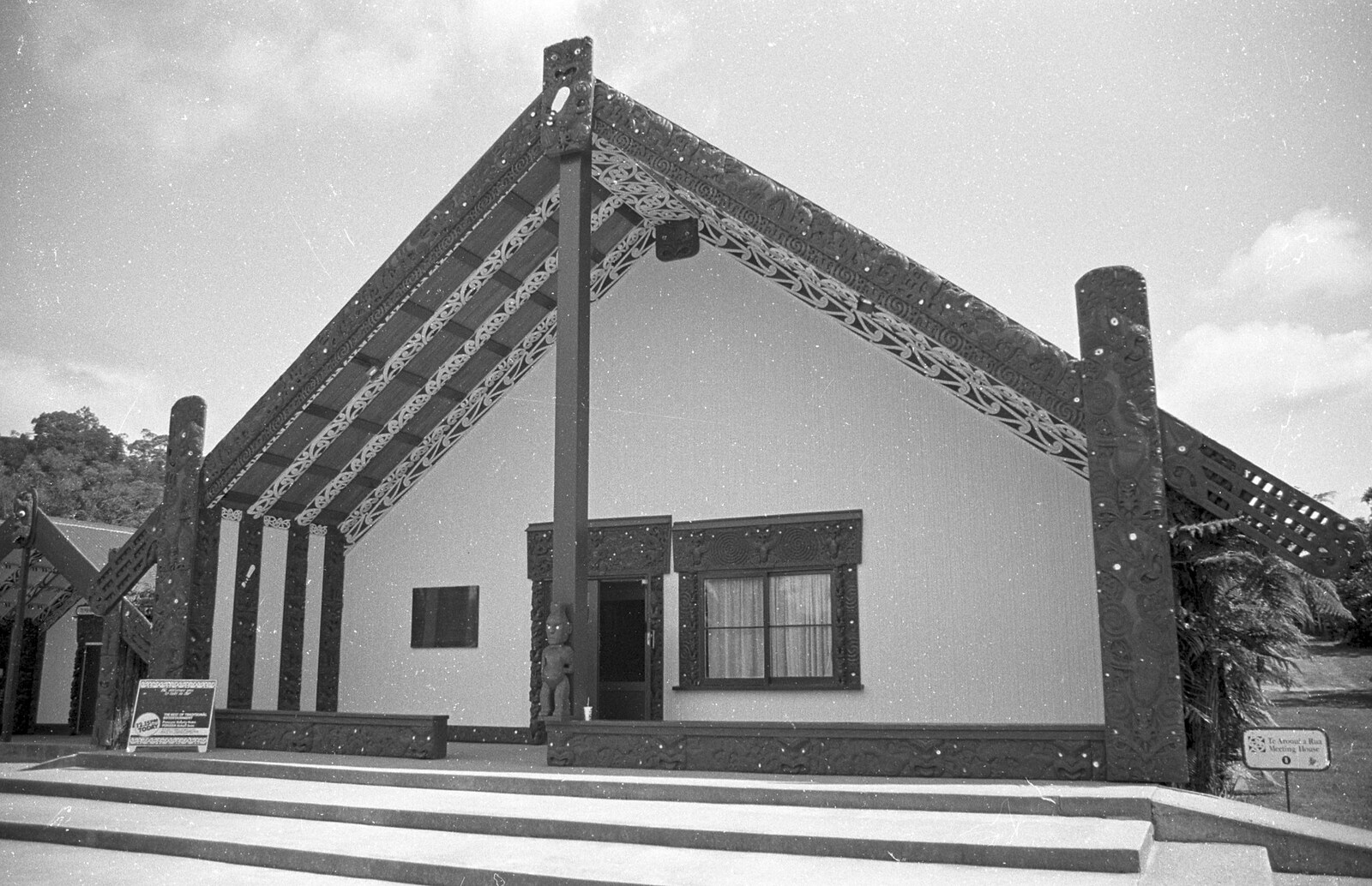 A wharenui - the big house from A Road-trip Through Rotorua to Palmerston, North Island, New Zealand - 27th November 1992