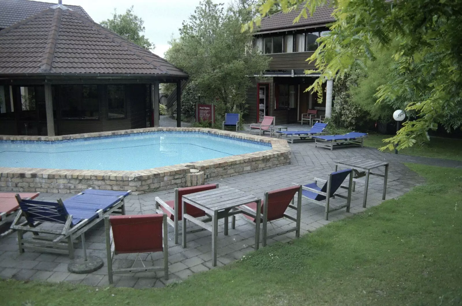 The pool of our B&B motel in Rotorua, from A Road-trip Through Rotorua to Palmerston, North Island, New Zealand - 27th November 1992