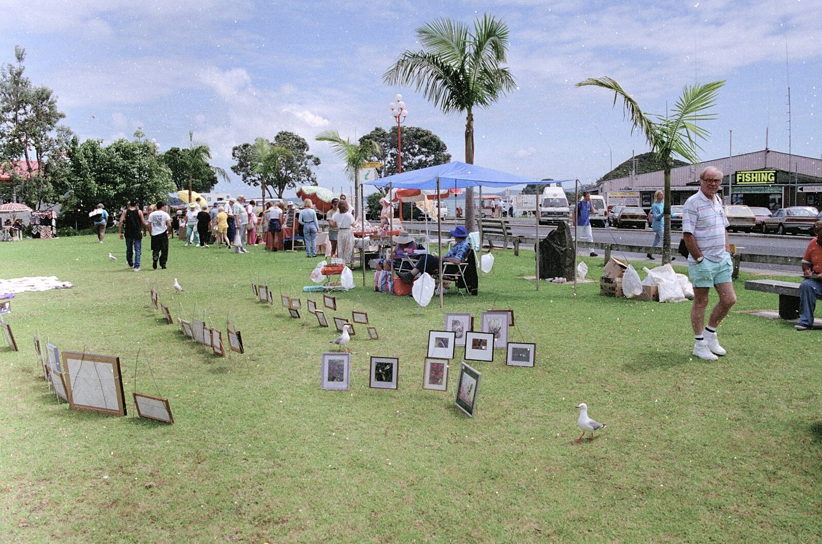 The Old Chap roams around an outdoor art sale from The Bay Of Islands, New Zealand - 29th November 1992