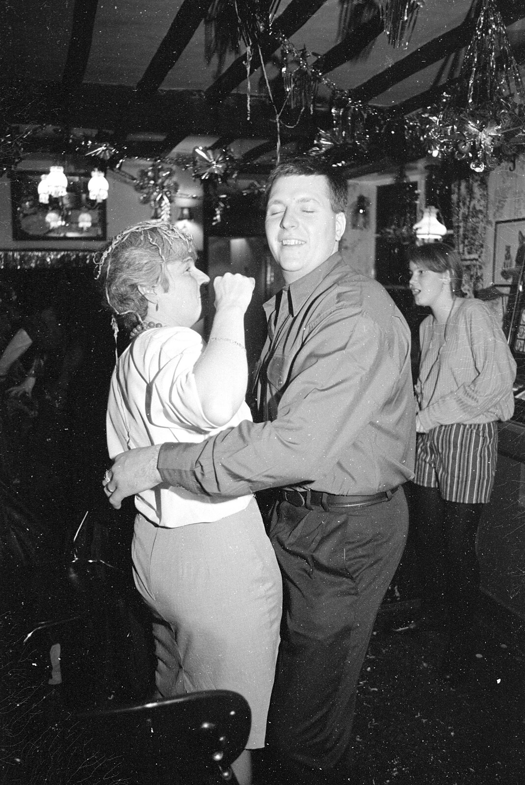 Spam and Barry have a dance from New Year's Eve at the Swan Inn, Brome, Suffolk - 31st December 1992