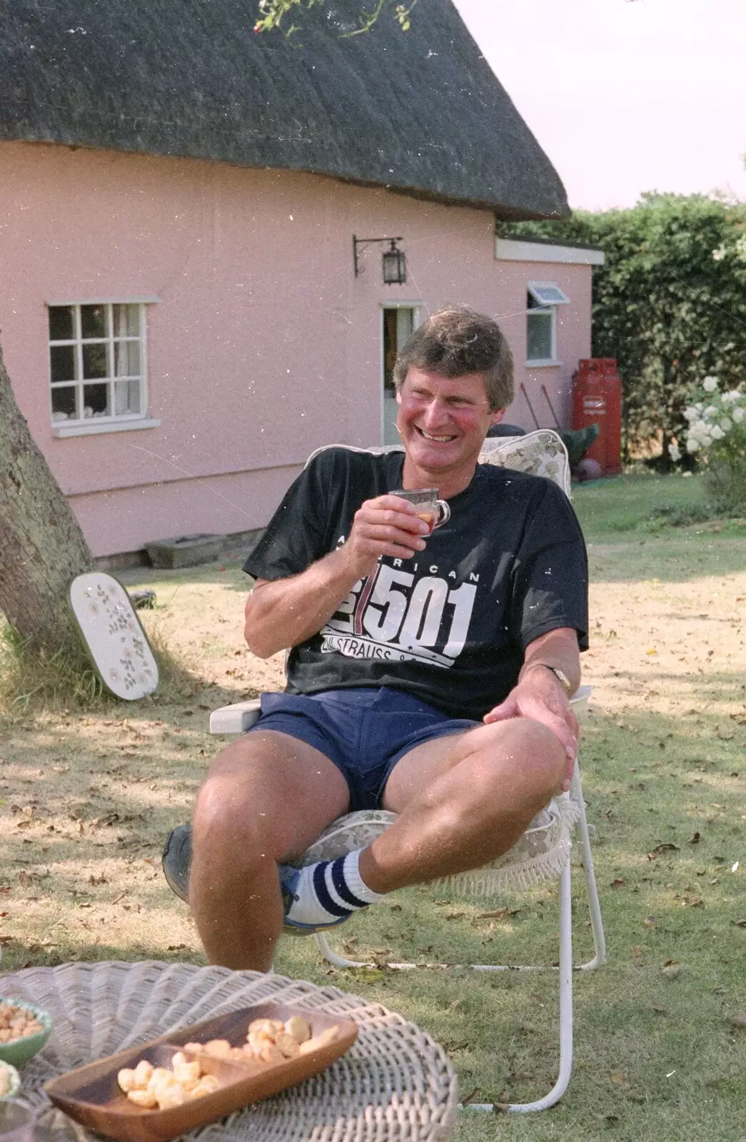 Geoff has a laff, from A Mad Sue Hooley, Stuston, Suffolk  - 5th July 1993