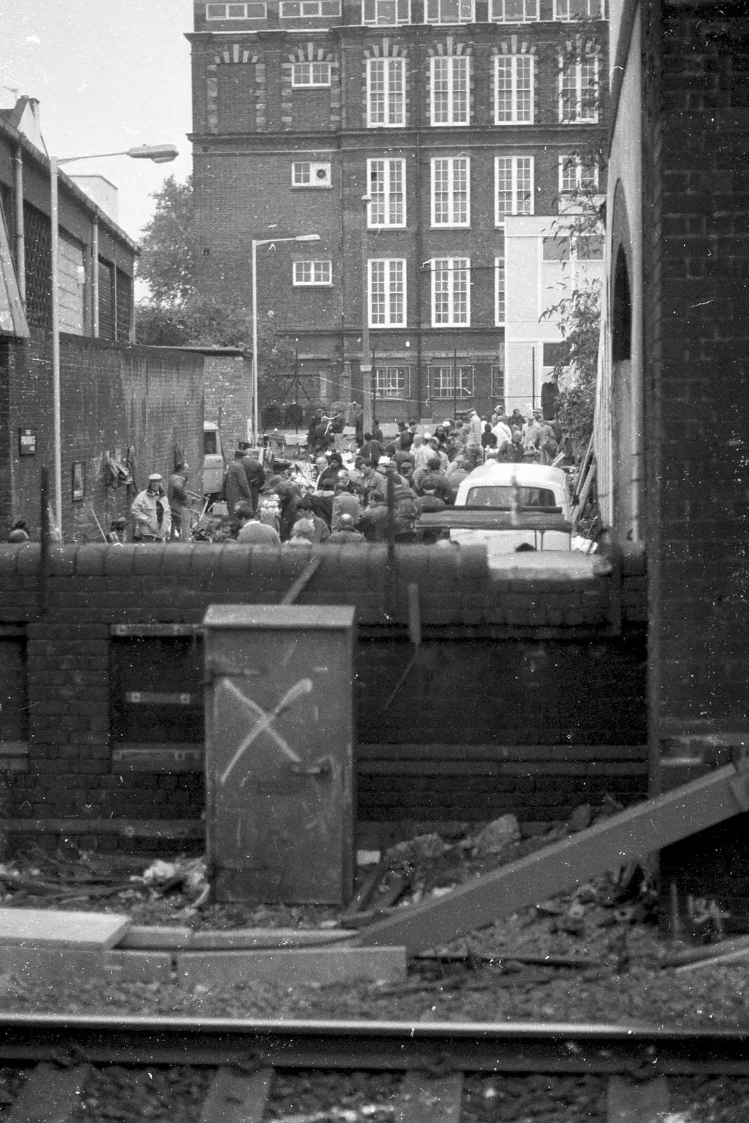 There's a street market near Liverpool Street, from London Party and a Trip to Mother's, Hoo Meavy, Devon - 5th August 1993