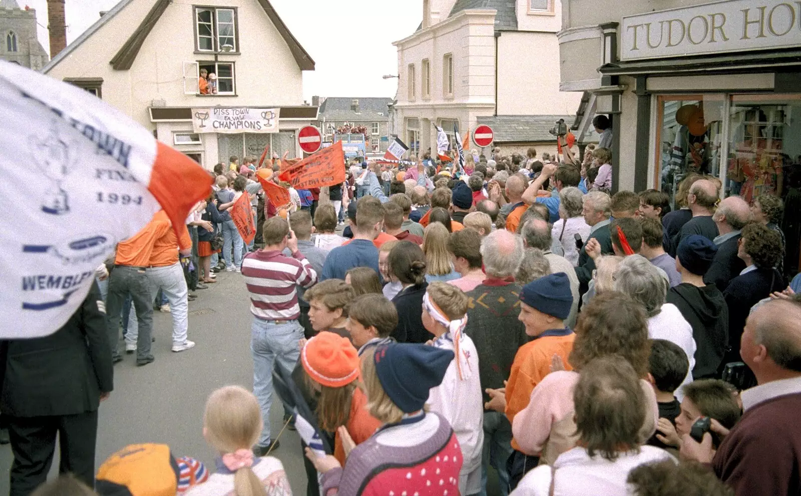 The bus creeps up Market Hill, from Diss Town and the F.A. Vase Final, Diss and Wembley, Norfolk and London - 15th May 1994