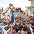 1994 The crowds pack in at the top of Pump Hill