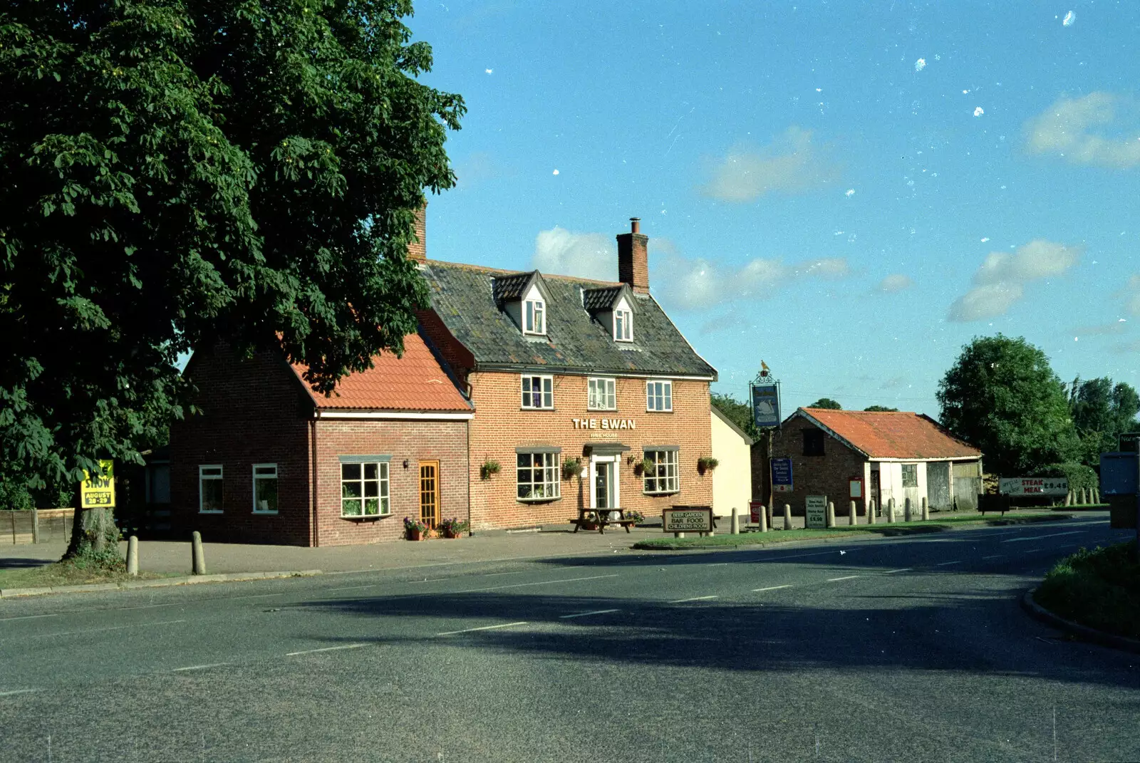 The Swan, from A Spot of Cricket, Northampton - 5th September 1994