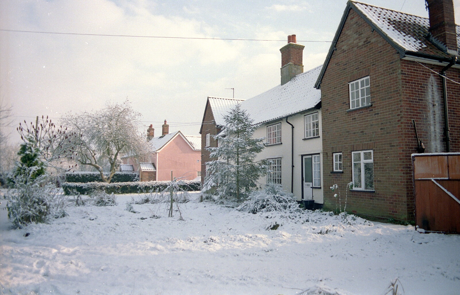 The front garden under snow from New Year's Eve at the Swan Inn, Brome, Suffolk - 31st December 1994