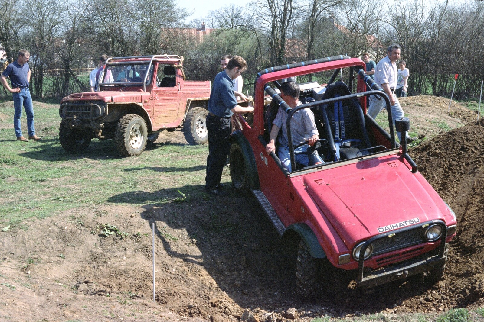 Geoff gets the Daihatsu stuck from Lunch and Dinner at Mad Sue's, Stuston, Suffolk - 30th March 1995