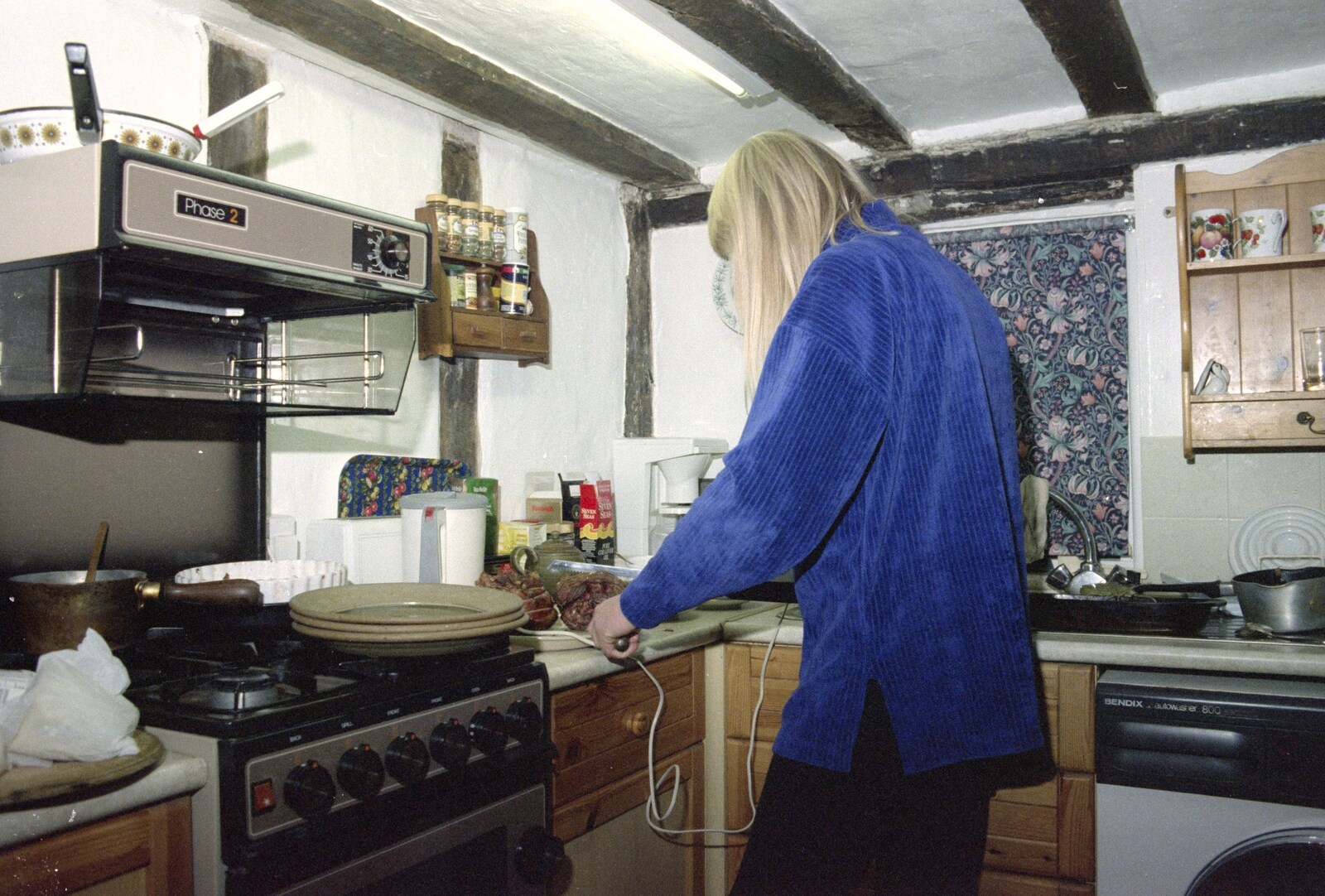 Sue does some hacking with an electric knife from Lunch and Dinner at Mad Sue's, Stuston, Suffolk - 30th March 1995