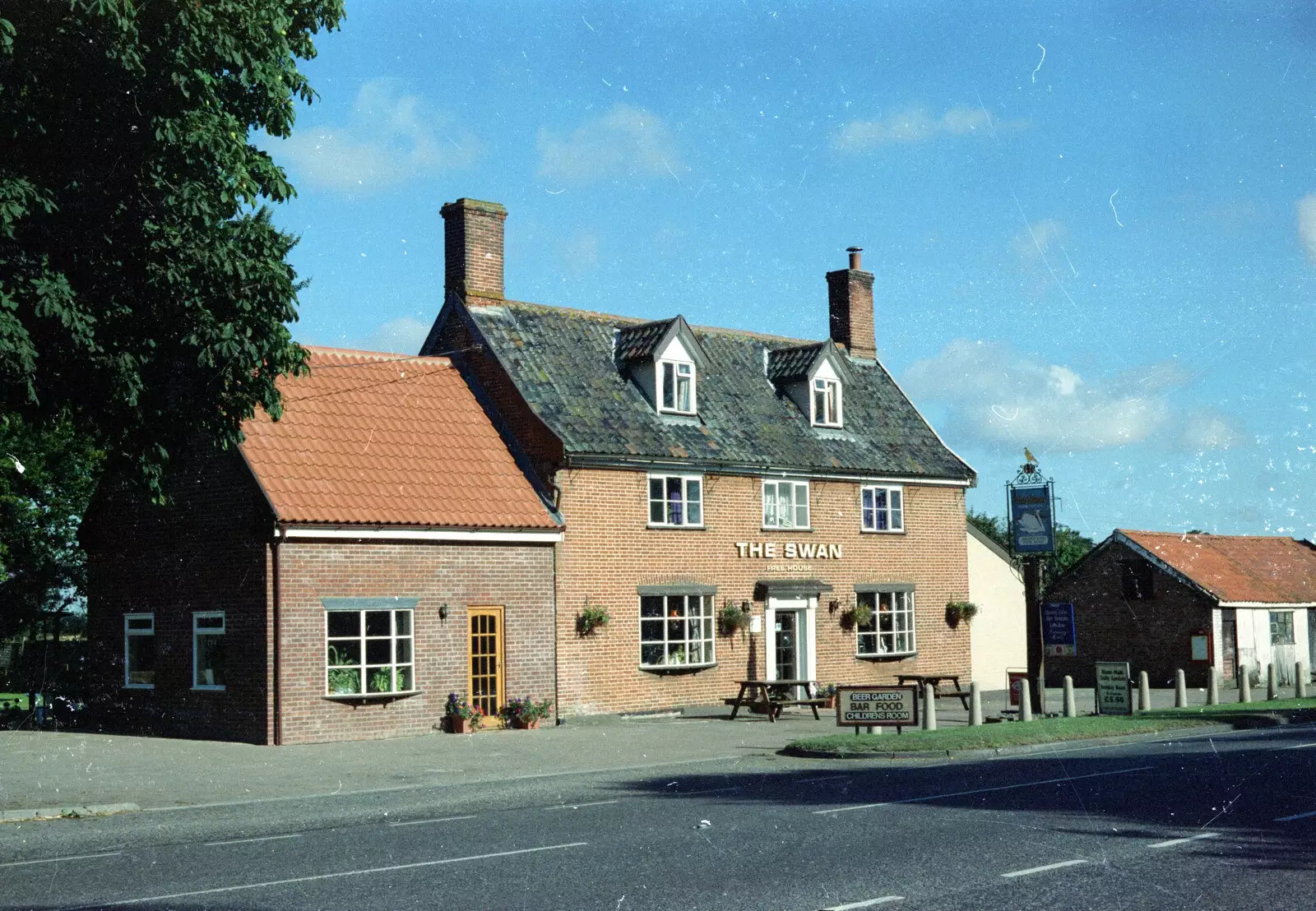 The Swan again, from Off-Roading and The Swan Inn, Brome, Suffolk - 20th May 1995