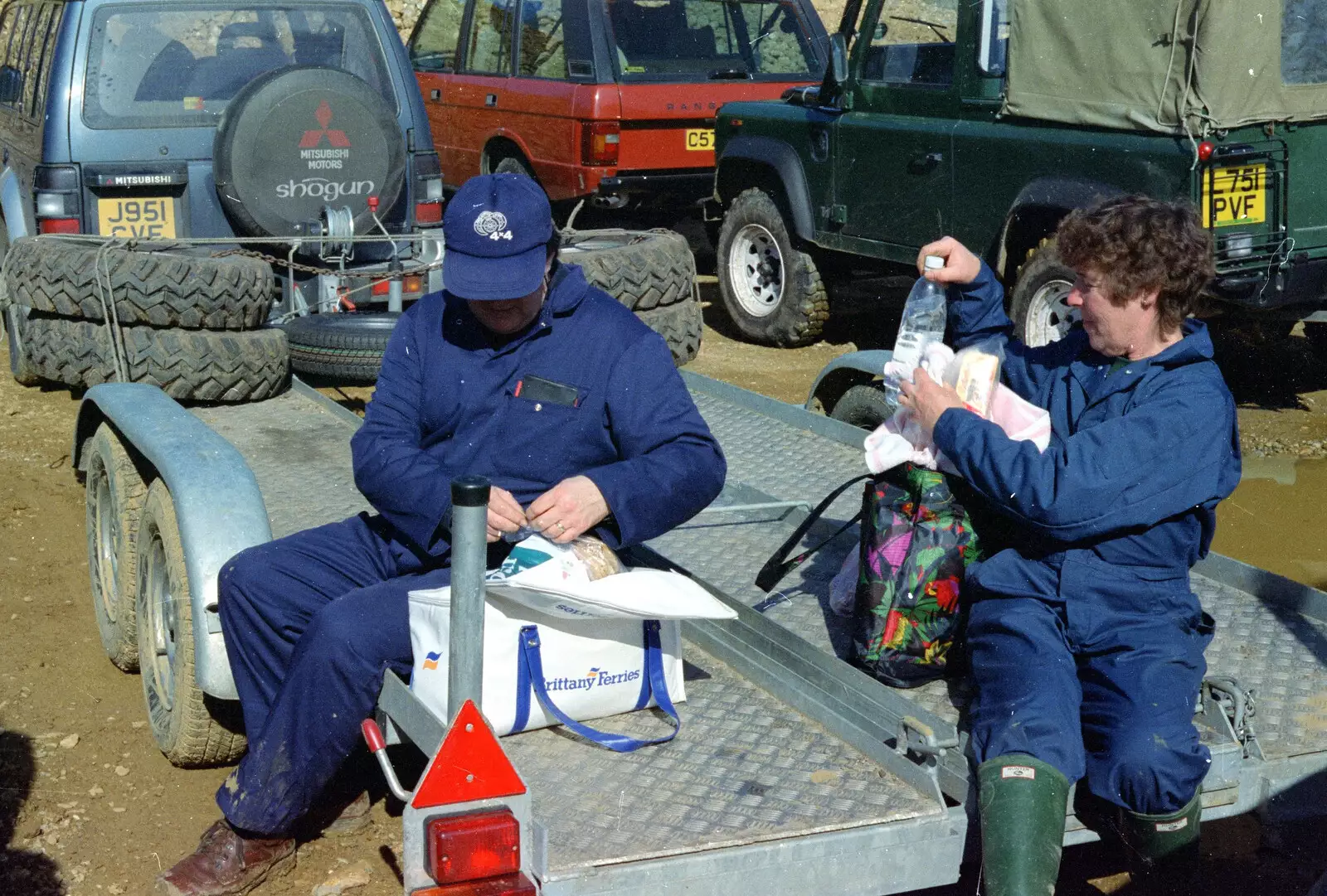 It's time for lunch, from Off-Roading and The Swan Inn, Brome, Suffolk - 20th May 1995