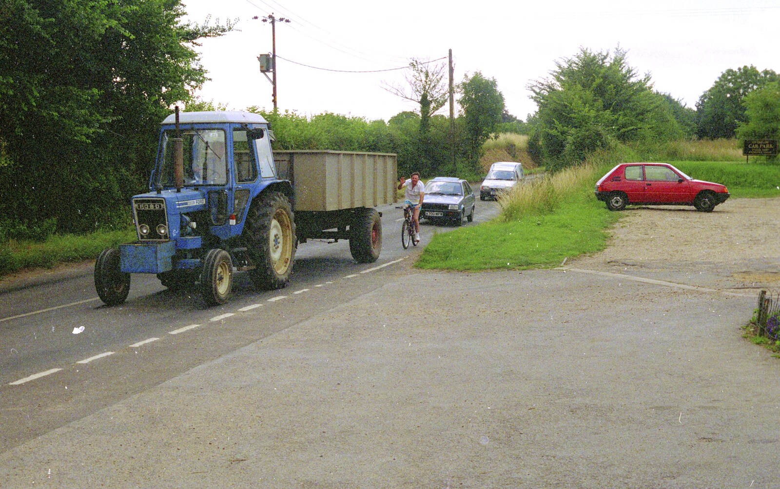 The First-Ever BSCC Sponsored Ride, Suffolk - 2nd June 1995: Alan burns out a tractor in Finningham
