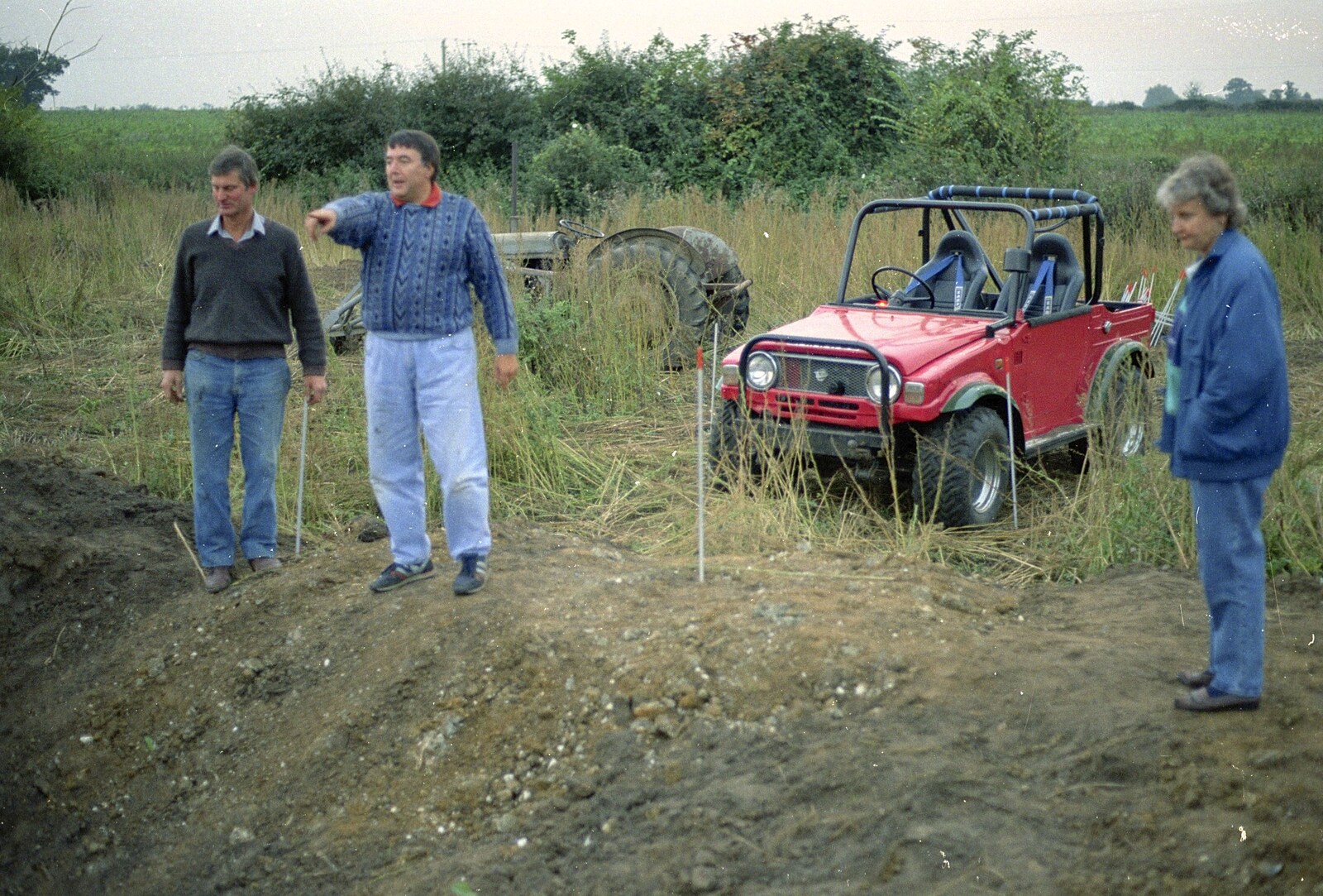 Corky points something out from Off-roading with Geoff and Brenda, Stuston and Elsewhere, Suffolk - 15th September 1995