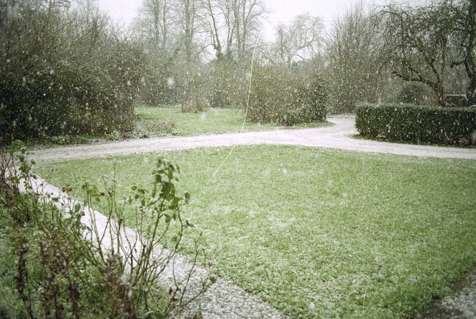 It starts snowing outside Nosher's pad from New Year's Eve in the Swan Inn, Brome, Suffolk - 31st December 1995