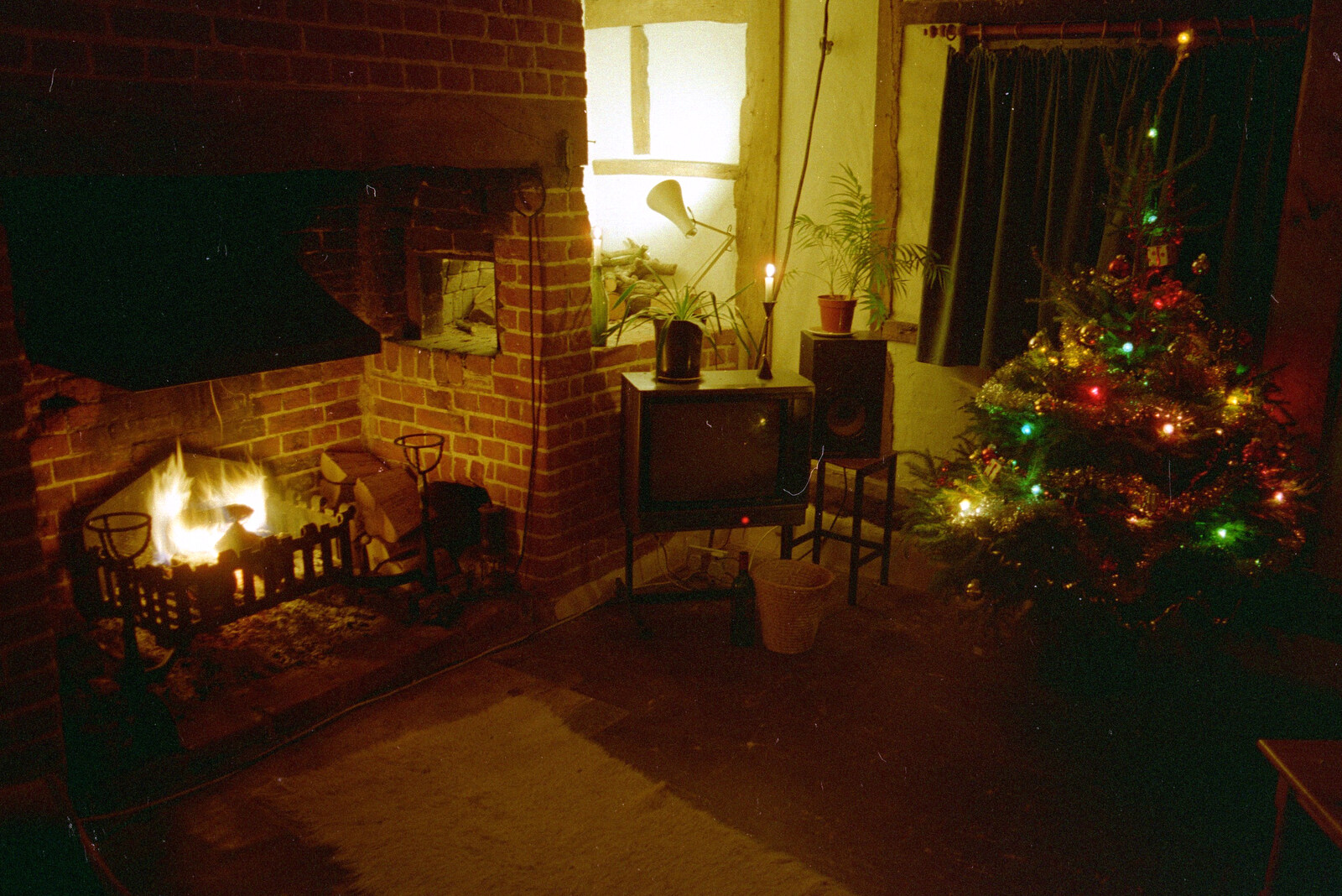 Nosher's Christmas lounge from New Year's Eve in the Swan Inn, Brome, Suffolk - 31st December 1995
