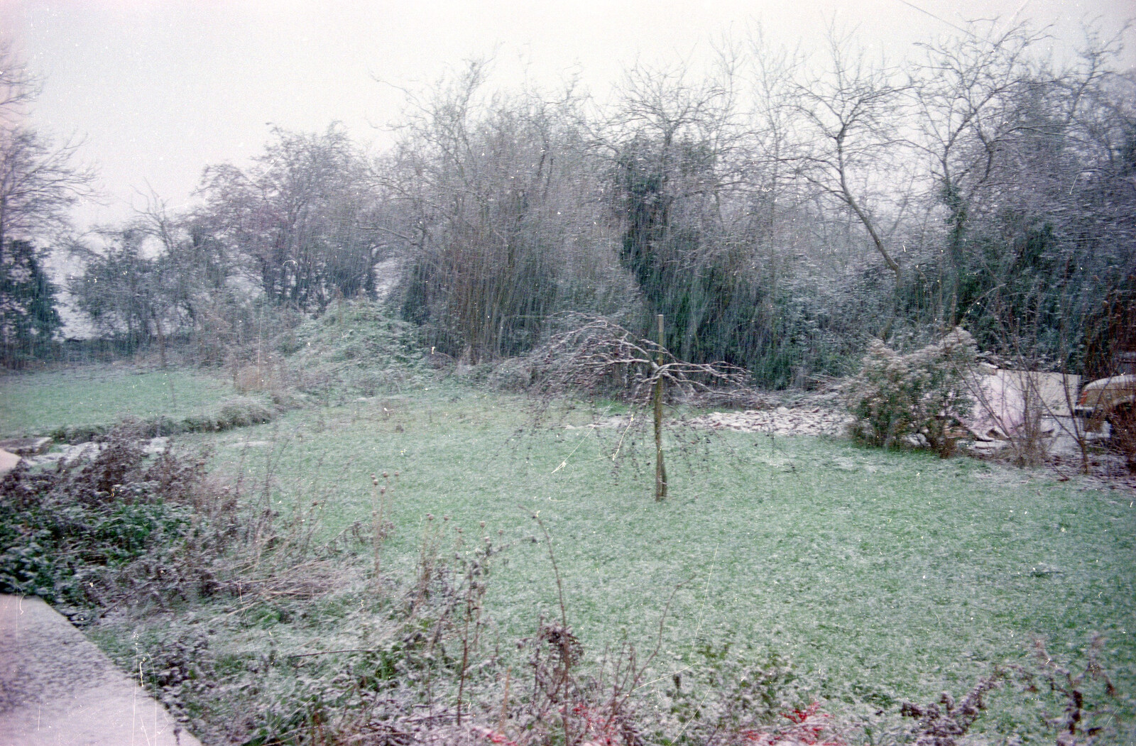 It starts snowing from New Year's Eve in the Swan Inn, Brome, Suffolk - 31st December 1995