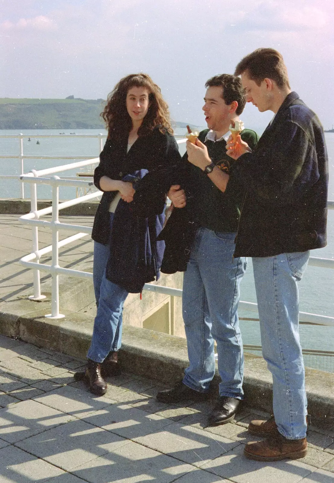 Russell and Andrew do ice creams, as Vicky looks on, from Uni: A CISU Trip To Plymouth, Devon - 16th March 1996