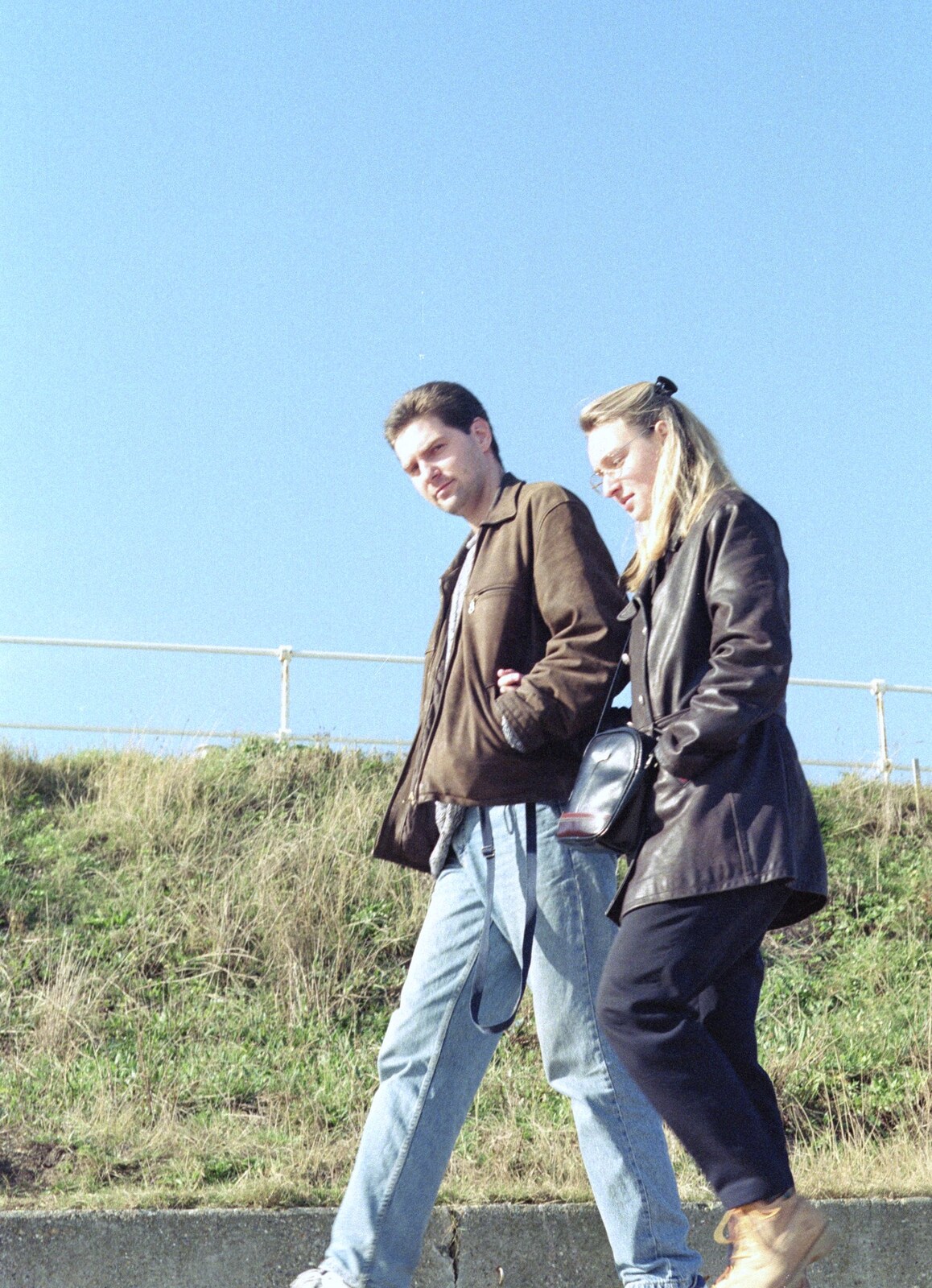 Riki's Wedding, Treboeth, Swansea - 7th May 1996: Sean and Carole walk along the clifftop at Southwold