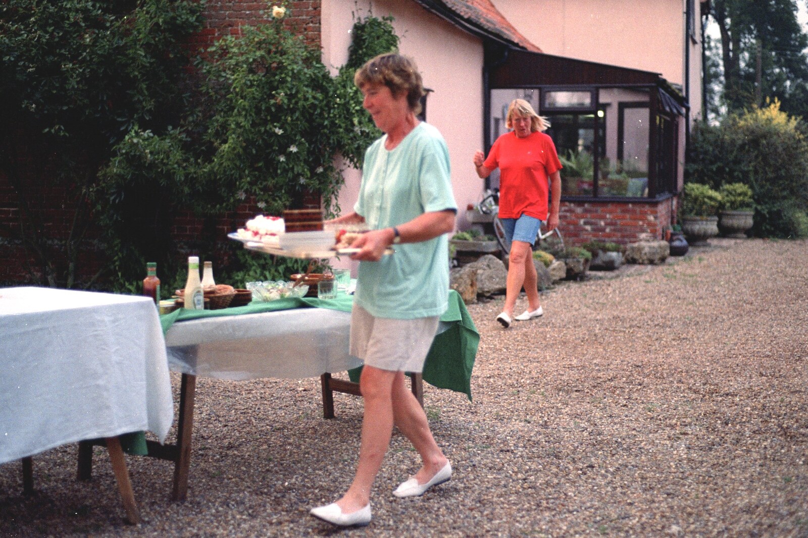 Brenda hauls some puddings out from Mel and Andy Visit, Stuston, Suffolk - 16th May 1996