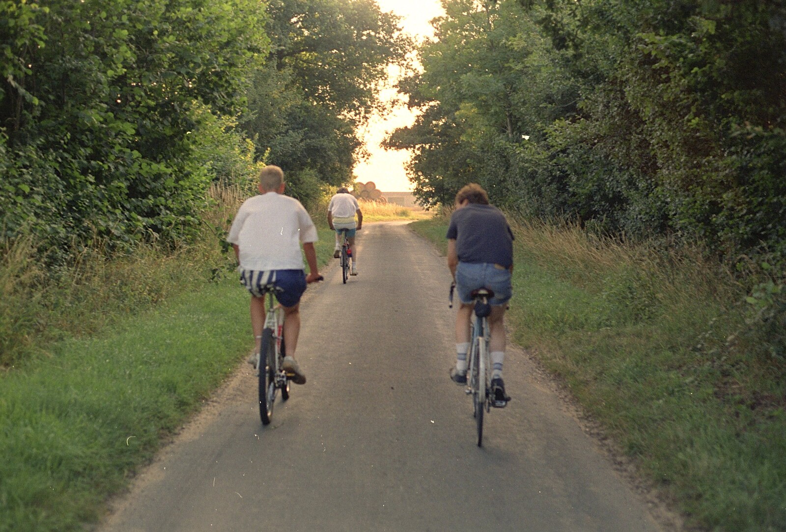 Bill, Al and Apple on the road from A BSCC Ride to the Six Bells, Gislingham, Suffolk - 21st May 1996