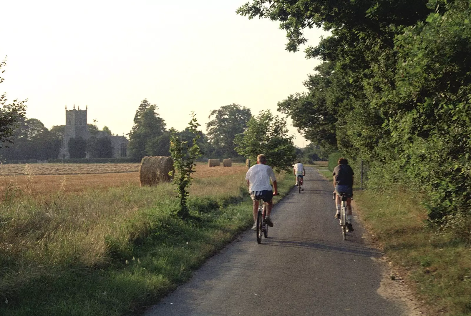 The BSCC cycles into Thrandeston, from A BSCC Ride to the Six Bells, Gislingham, Suffolk - 21st May 1996