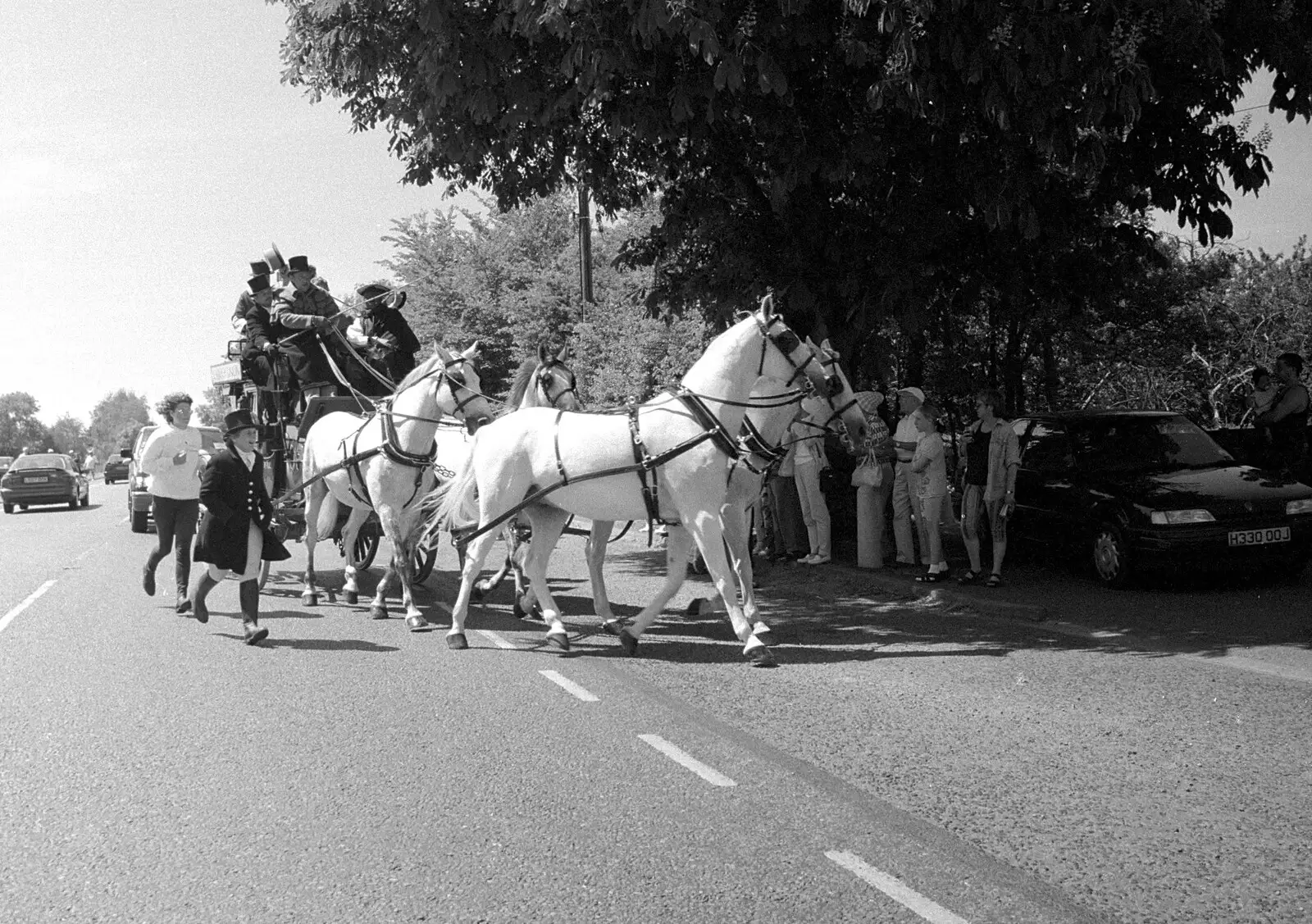 The coach pulls in off the A140, from The Norwich Union Mail Coach Run, The Swan Inn, Brome - 15th June 1996