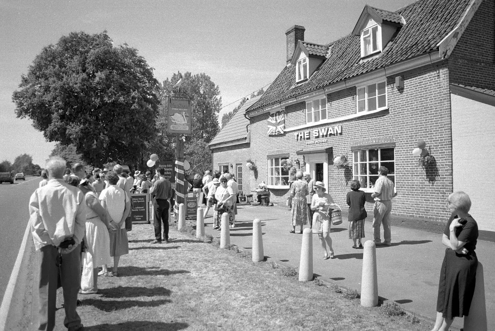 The Swan in the summer sun, from The Norwich Union Mail Coach Run, The Swan Inn, Brome - 15th June 1996