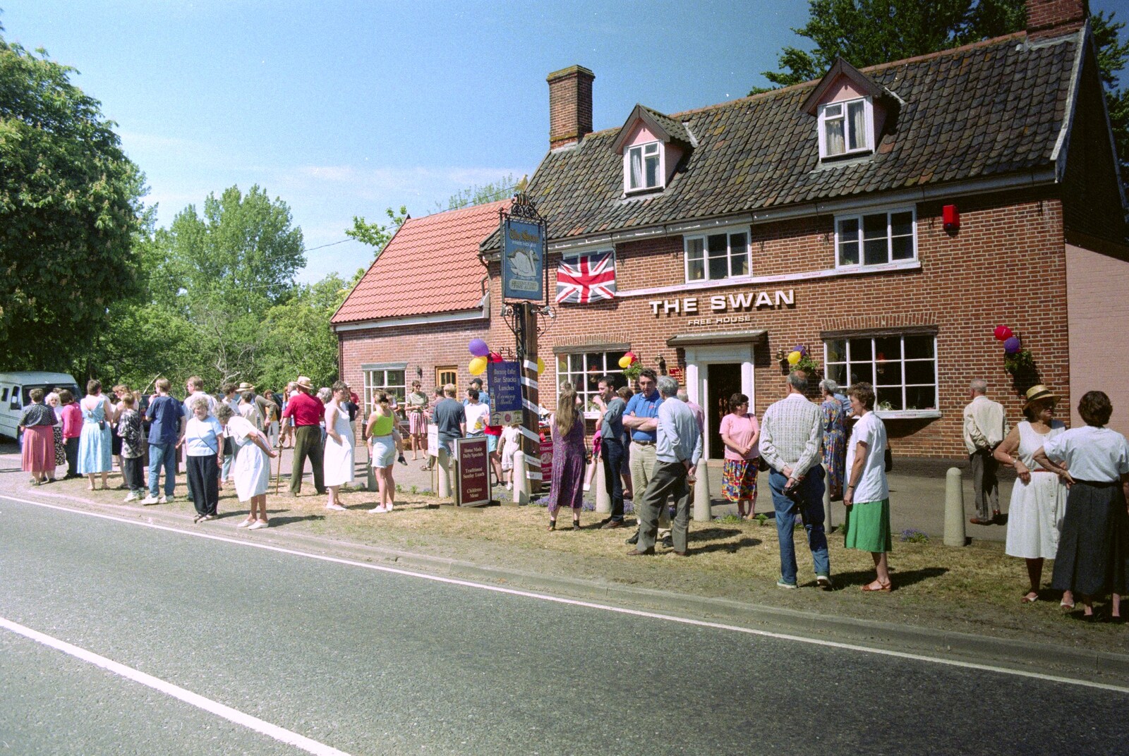 More milling throngs from The Norwich Union Mail Coach Run, The Swan Inn, Brome - 15th June 1996