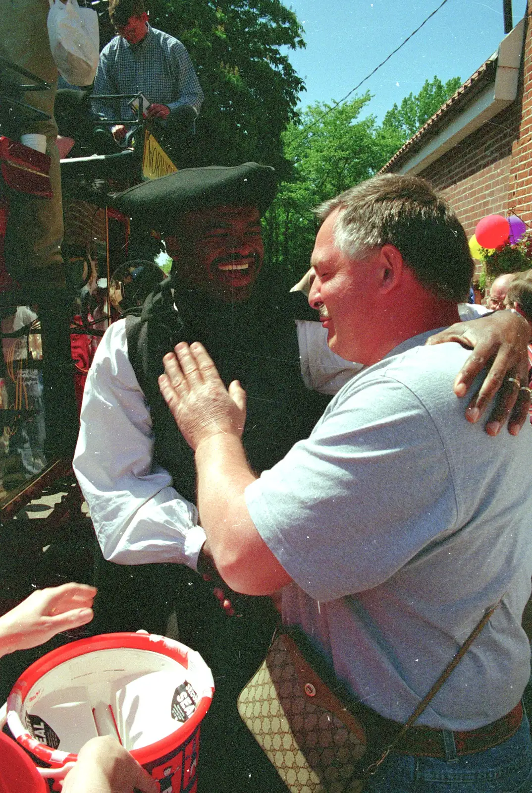 Danny Flint gets a pat on the back from Kris Akabusi, from The Norwich Union Mail Coach Run, The Swan Inn, Brome - 15th June 1996